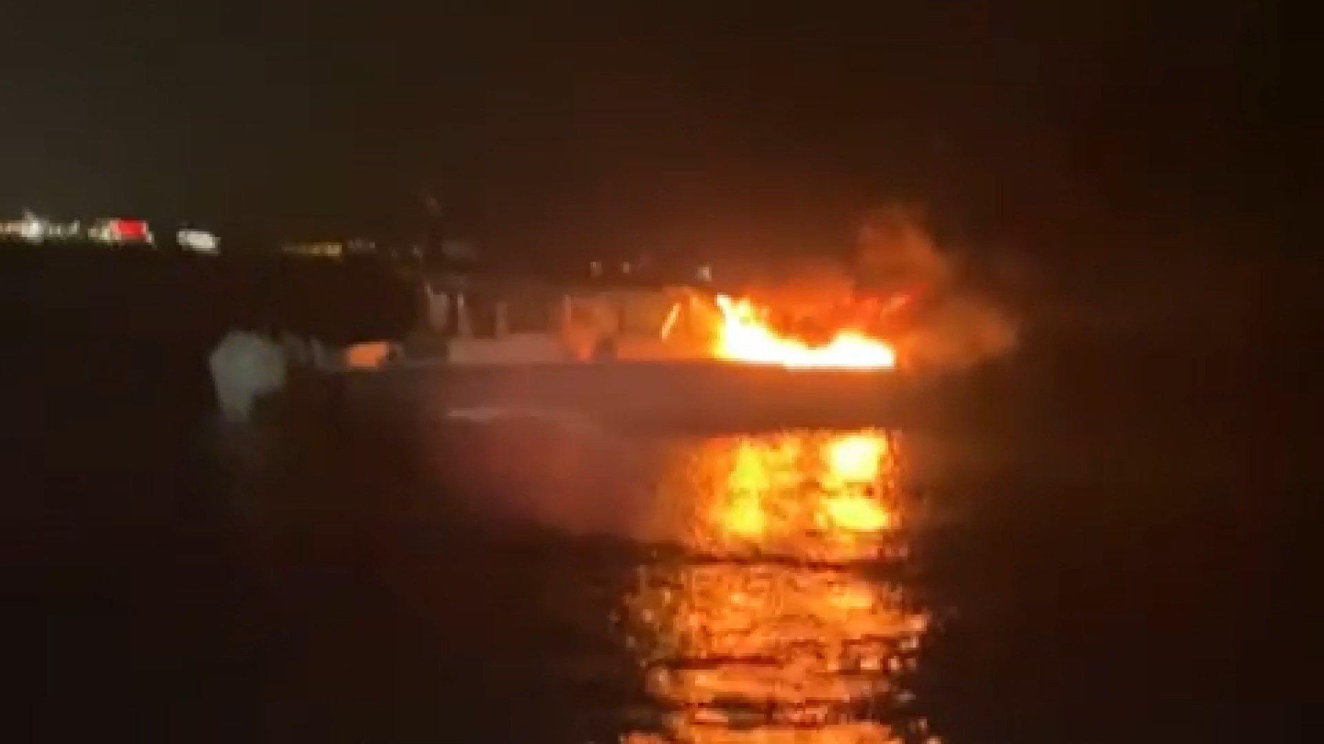 Kadıköy'de seyir halindeki teknede