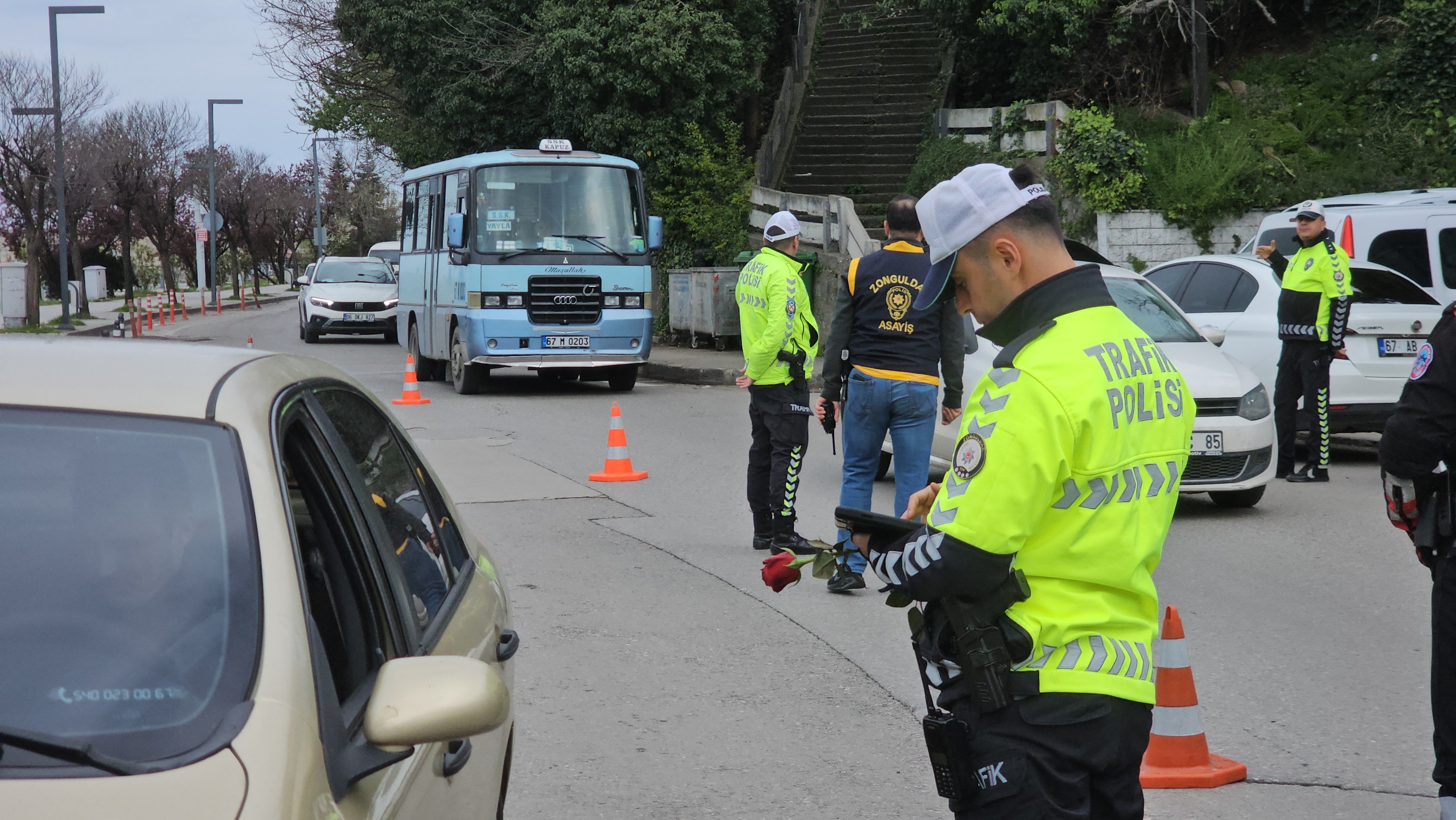 Zonguldak'ta Karaelmas Gazeteciler Derneği üyeleri,