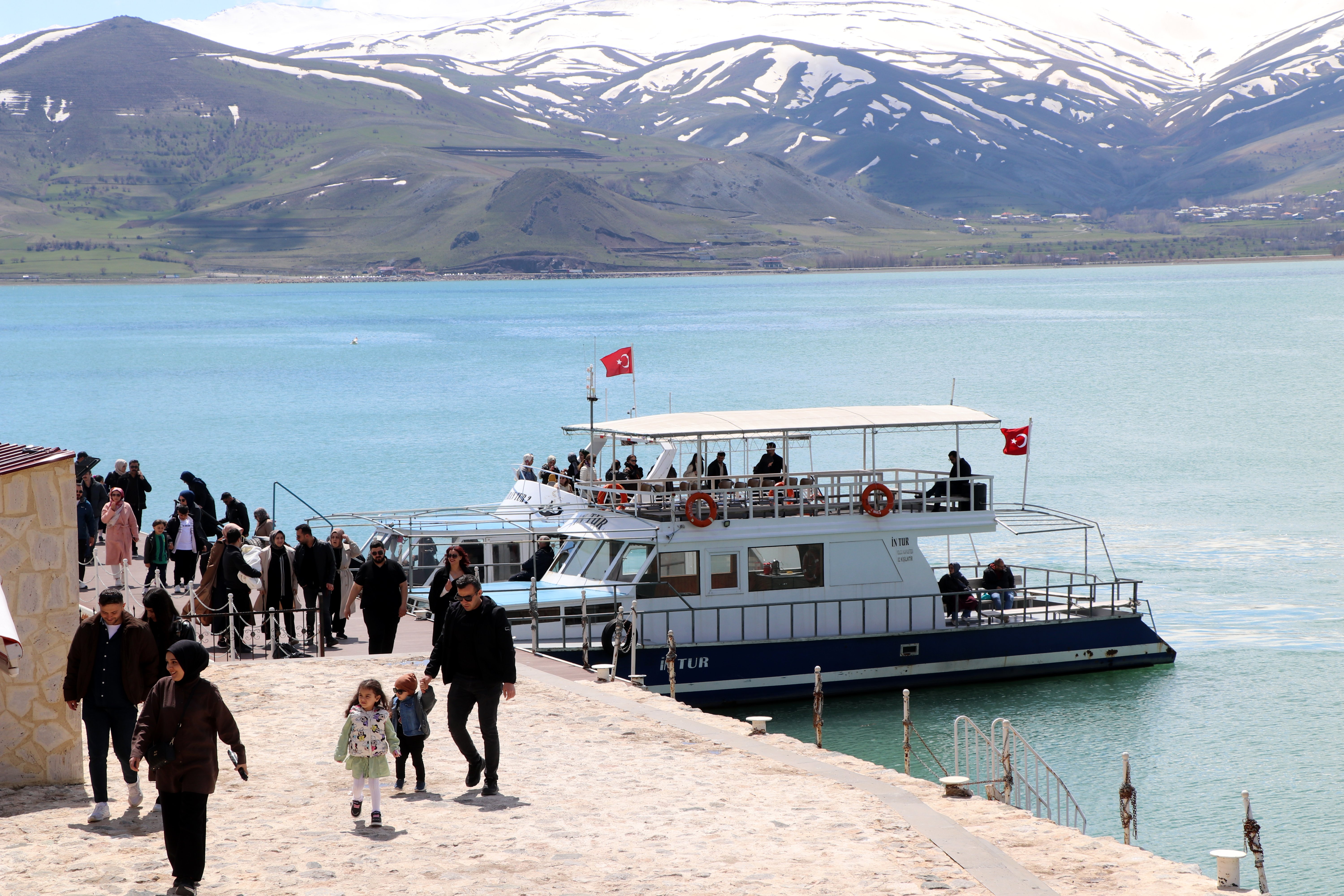 Dışişleri Bakanı Hakan Fidan, badem