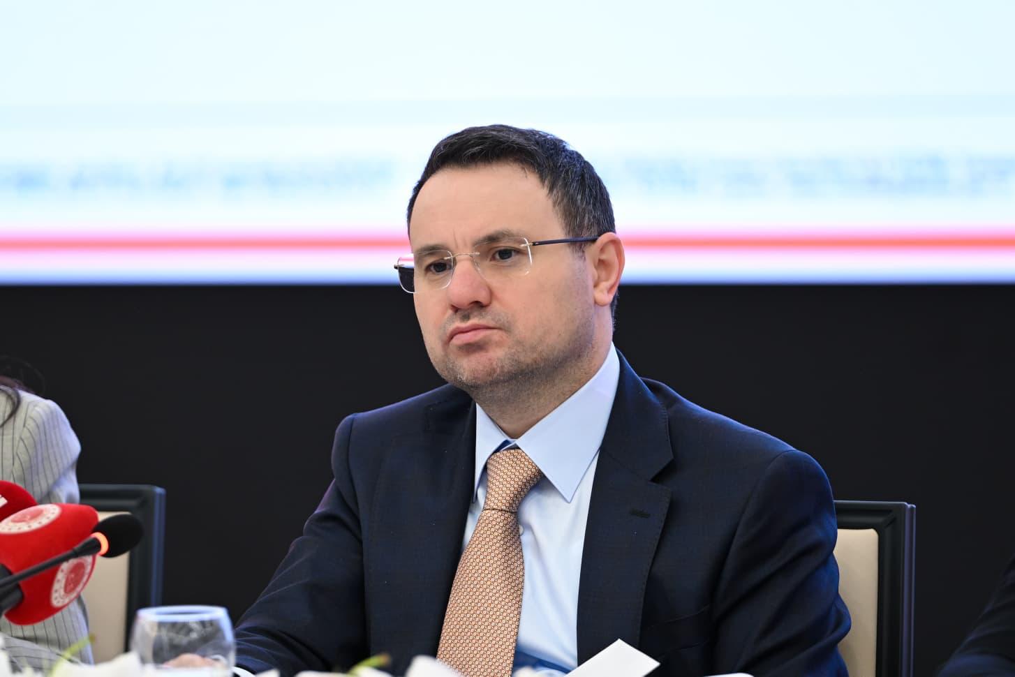 Adalet Bakanı Akın Gürlek, çocuk