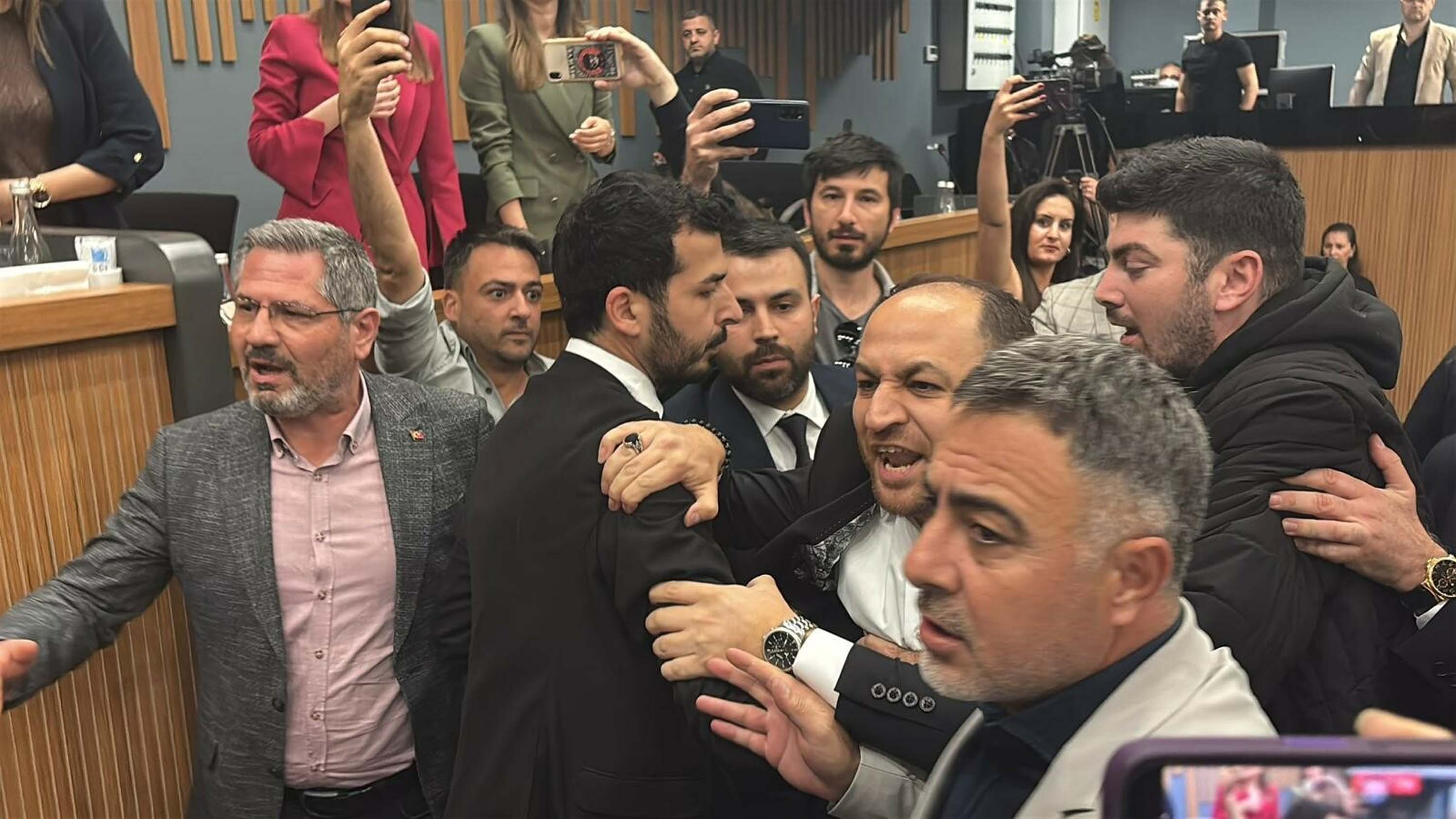 İzmir Büyükşehir Belediye Meclisi'nde faaliyet