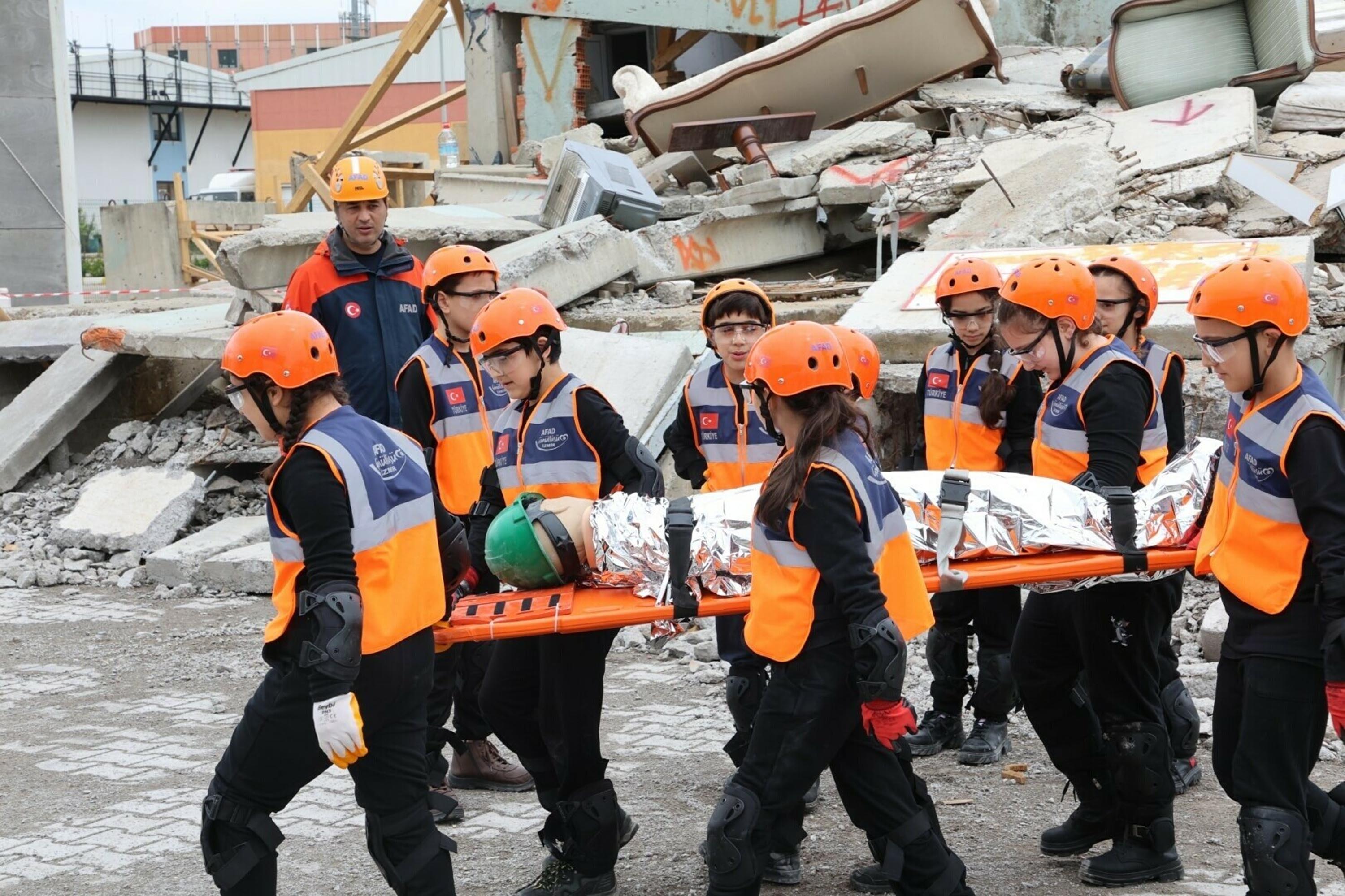 İzmir'de 23 Nisan'da çocuklar afet