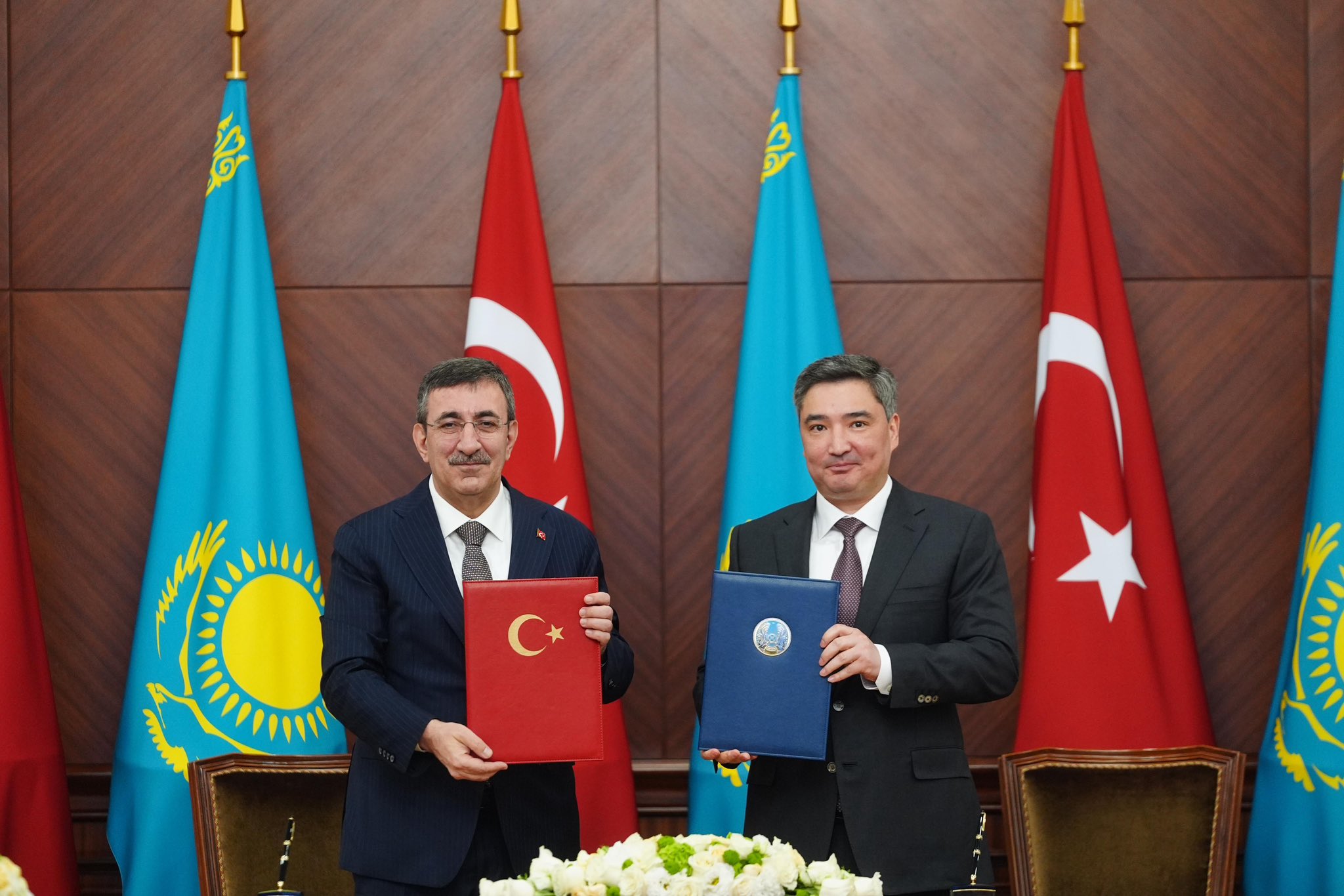 Cevdet Yılmaz ve Oljas Bektenov,