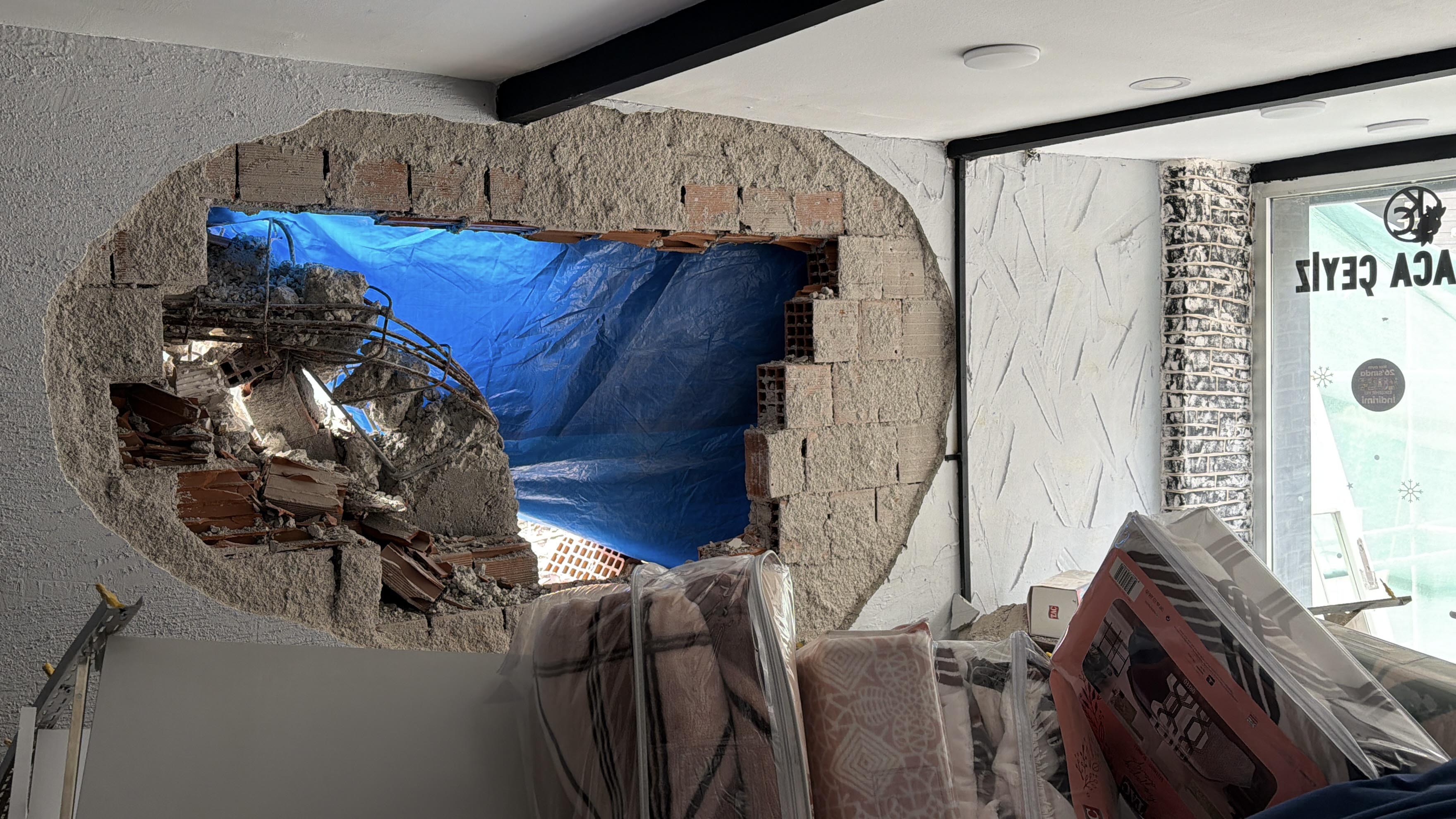 Eskişehir'de kentsel dönüşüm yıkımı sırasında