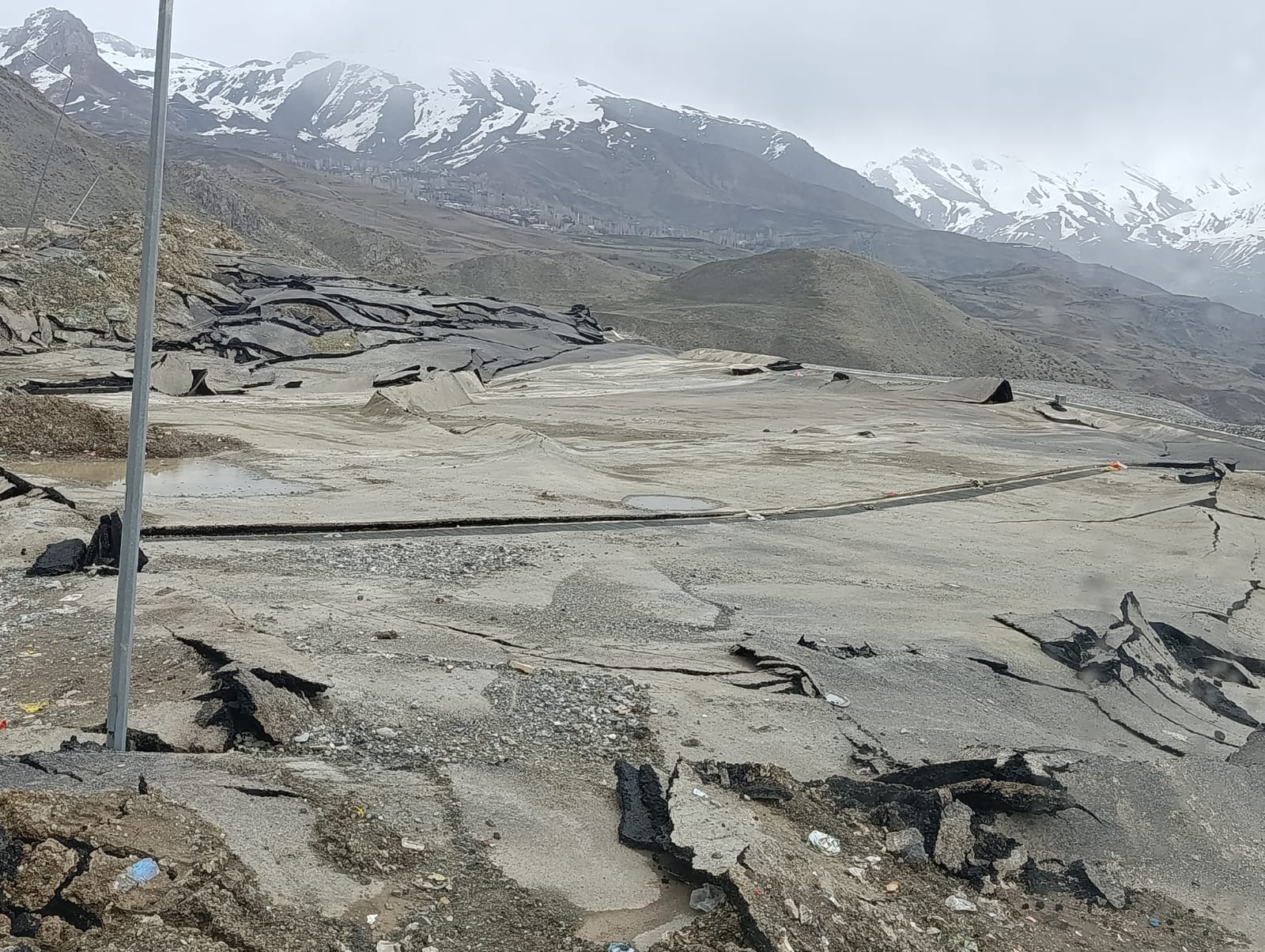 Hakkari'de yoğun yağışların neden olduğu