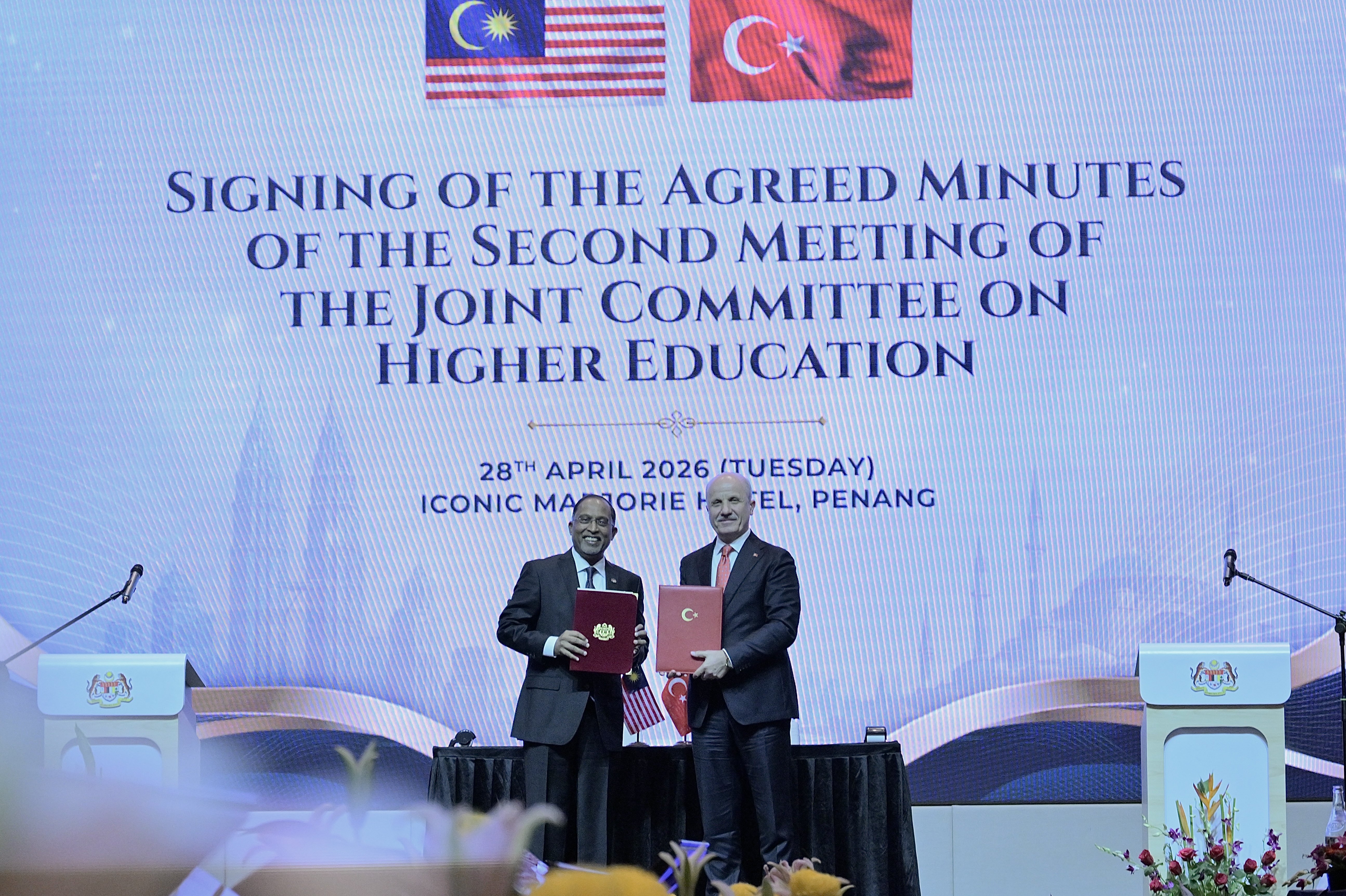 YÖK Başkanı Erol Özvar Malezya'da