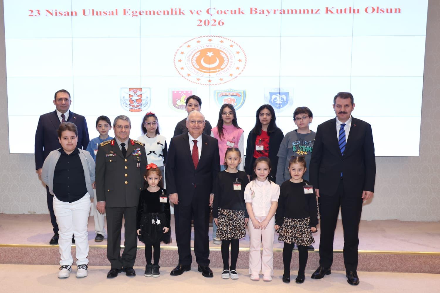 Milli Savunma Bakanı Yaşar Güler