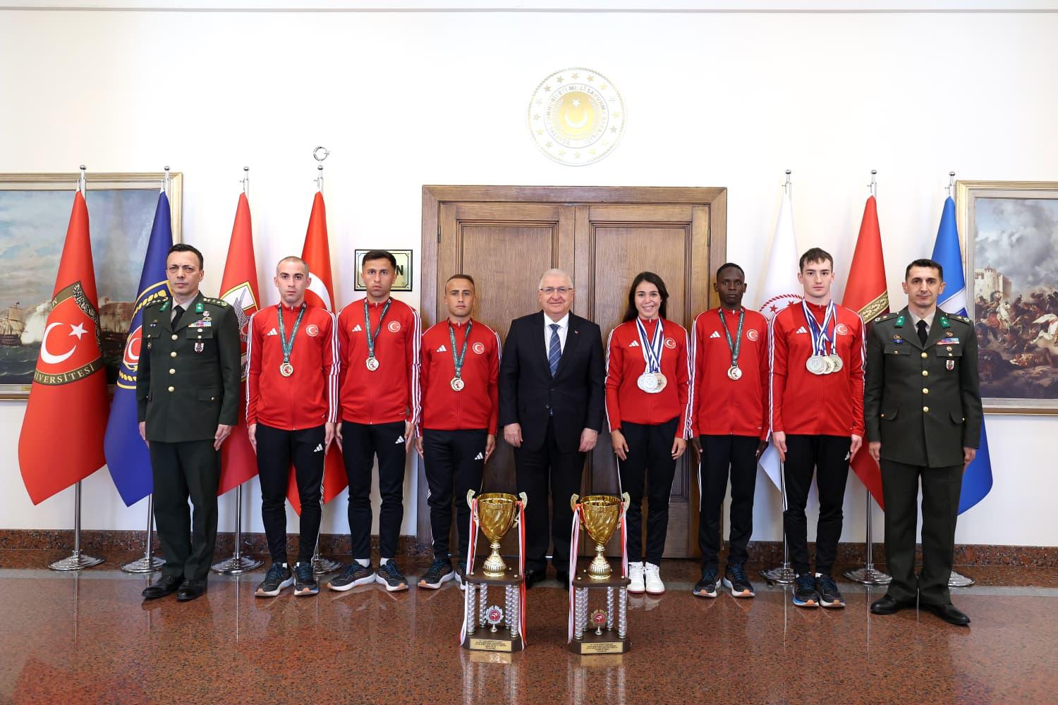 Milli Savunma Bakanı Yaşar Güler,