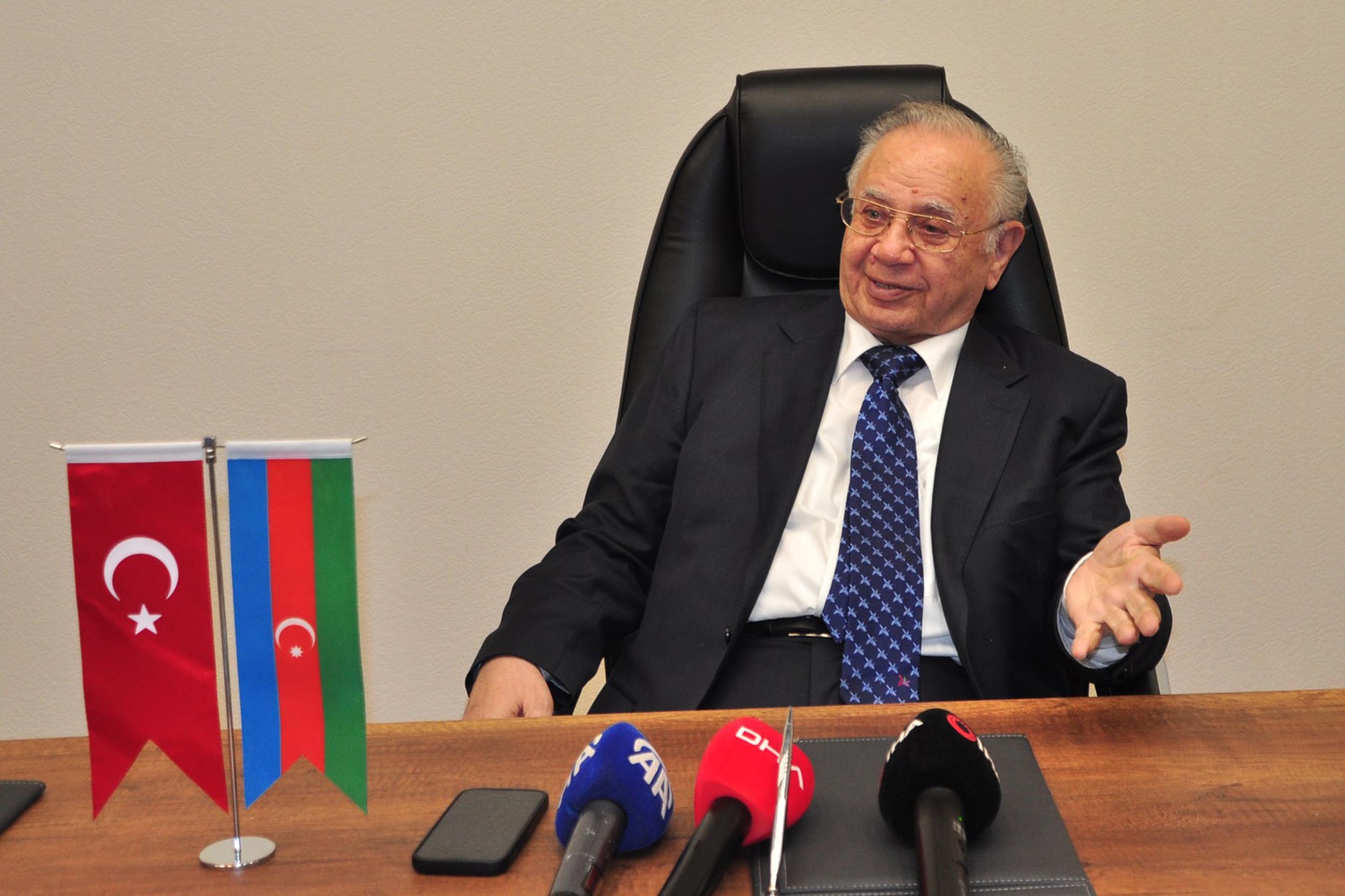 Azerbaycan'ın eski Başbakanı Hasan Hasanov,