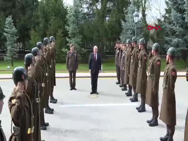 Milli Savunma Bakanı Yaşar