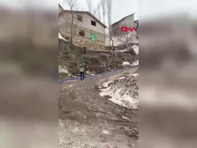 Van'ın Bahçesaray ilçesinde çığ