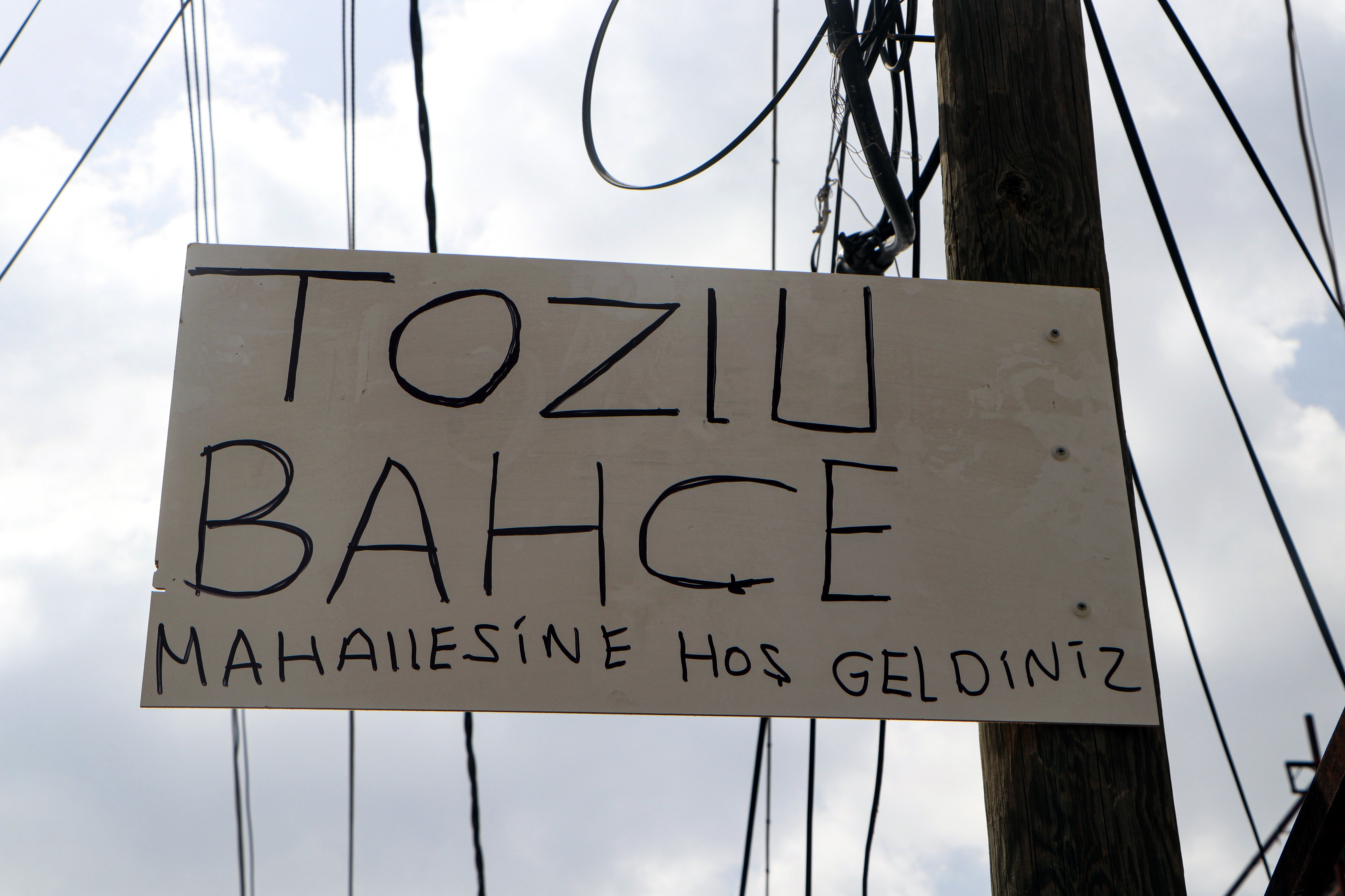 Adana’da bir mahalle, belediyenin yol