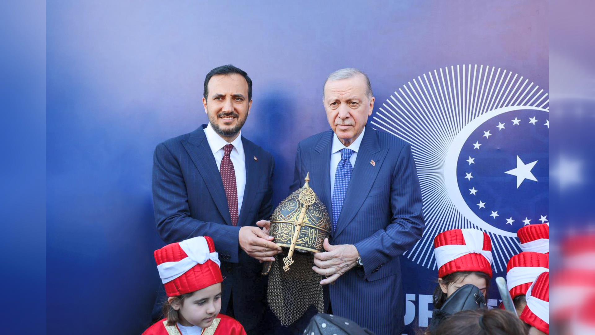Cumhurbaşkanı Erdoğan’a Fetih Ruhunu Yansıtan Özel Miğfer Hediye Edildi