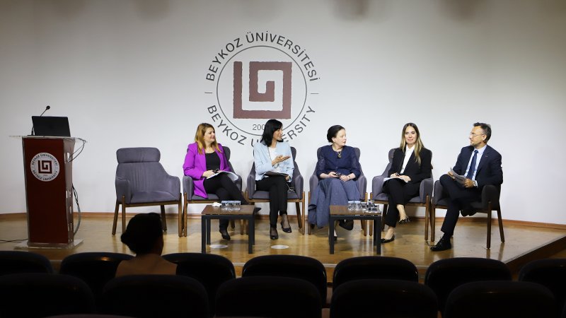 Beykoz Üniversitesi'nde düzenlenen konferansta, ABD-İsrail’in