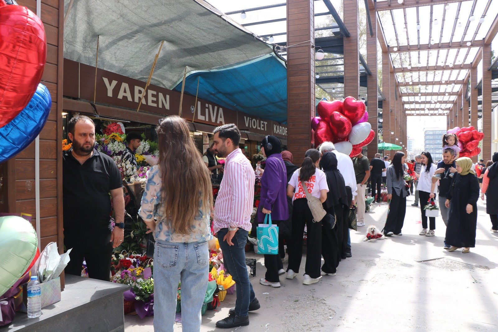 Kayseri'de Anneler Günü nedeniyle çiçekçilerde