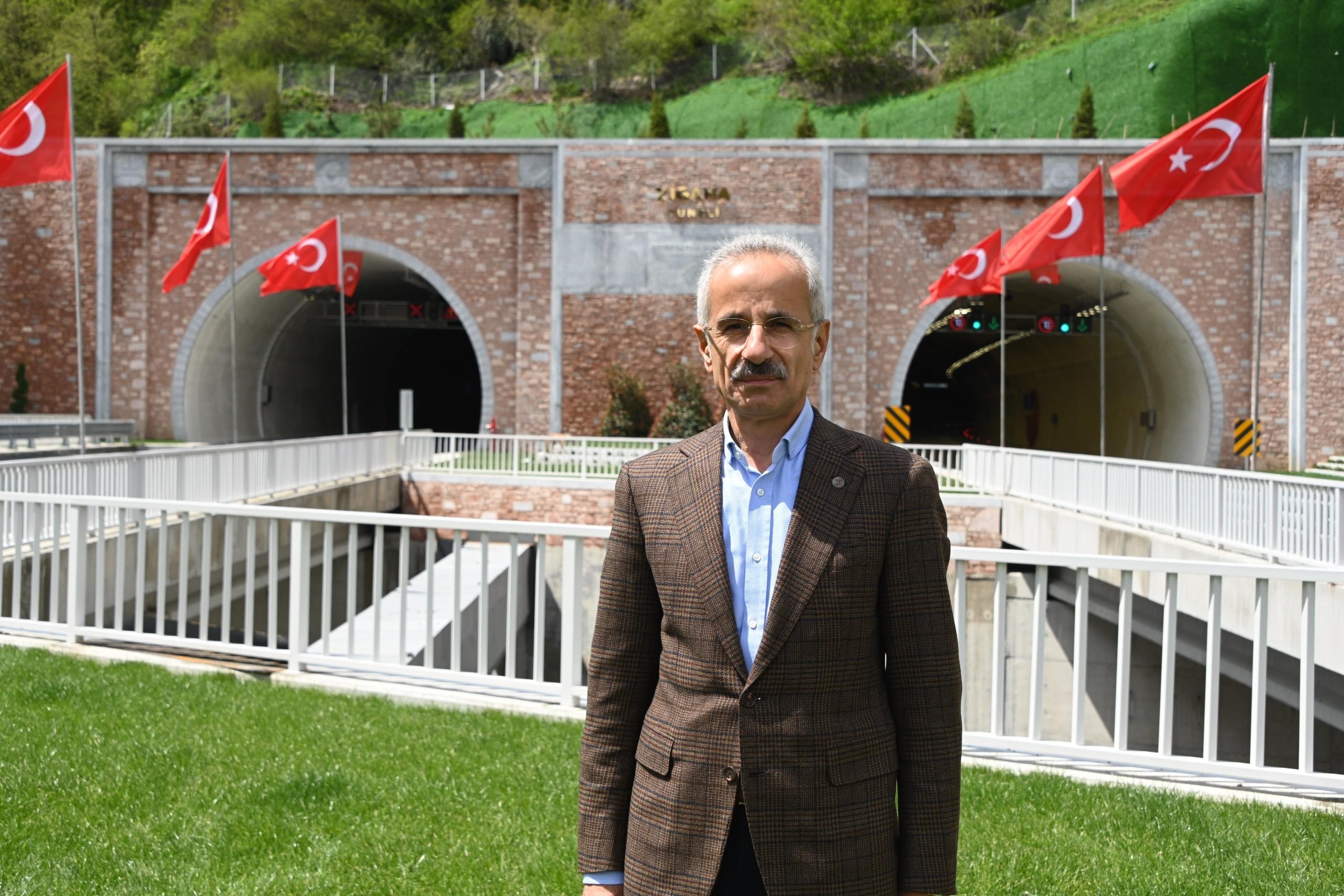Ulaştırma ve Altyapı Bakanı Abdulkadir