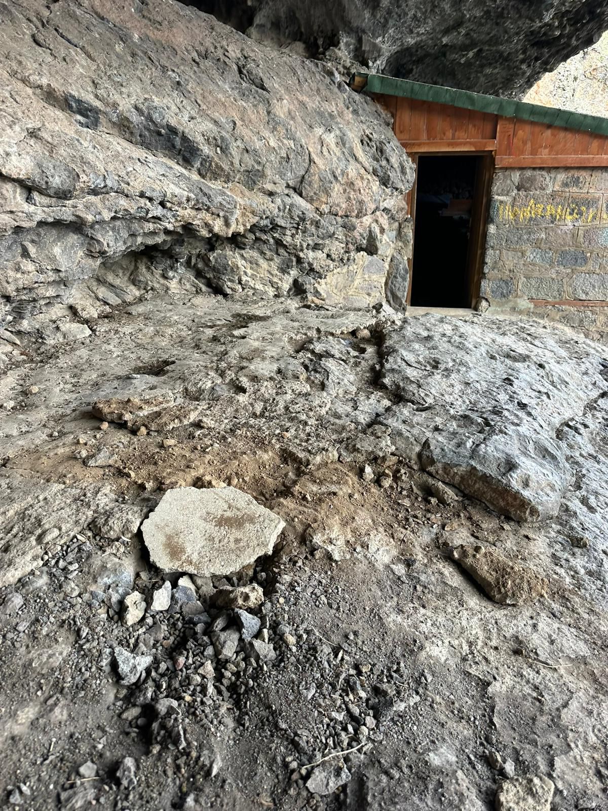 Tunceli'deki Düzgün Baba Ziyaretgahı'nda