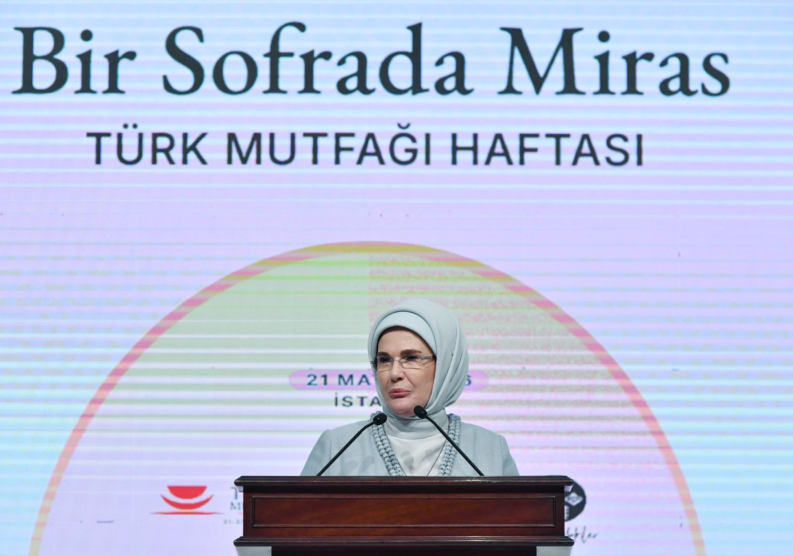 Cumhurbaşkanı Erdoğan'ın eşi Emine Erdoğan,