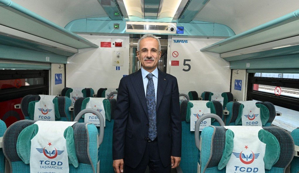 Ulaştırma ve Altyapı Bakanı Abdulkadir