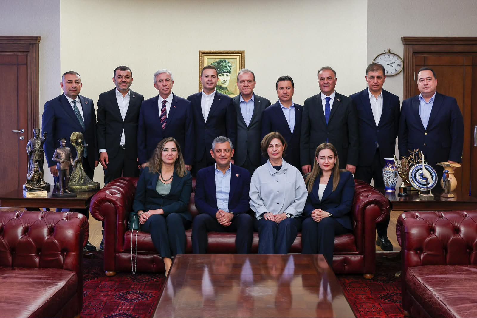 CHP'li 12 büyükşehir belediye başkanı,