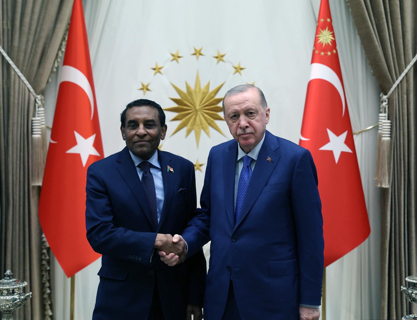 Cumhurbaşkanı Erdoğan, Türkiye'ye gelen Sudan