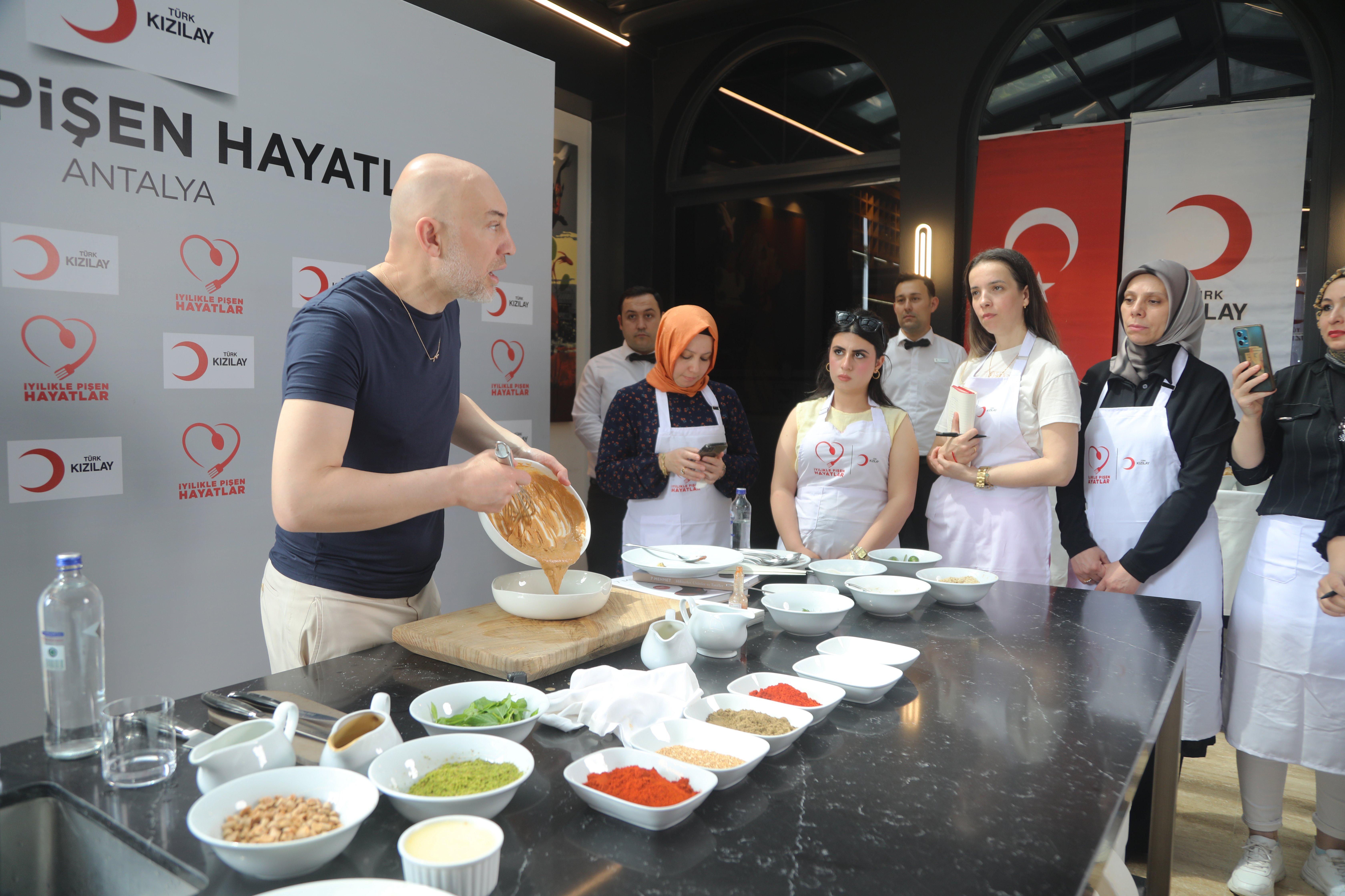 Türk Kızılay'ın düzenlediği 'İyilikle Pişen