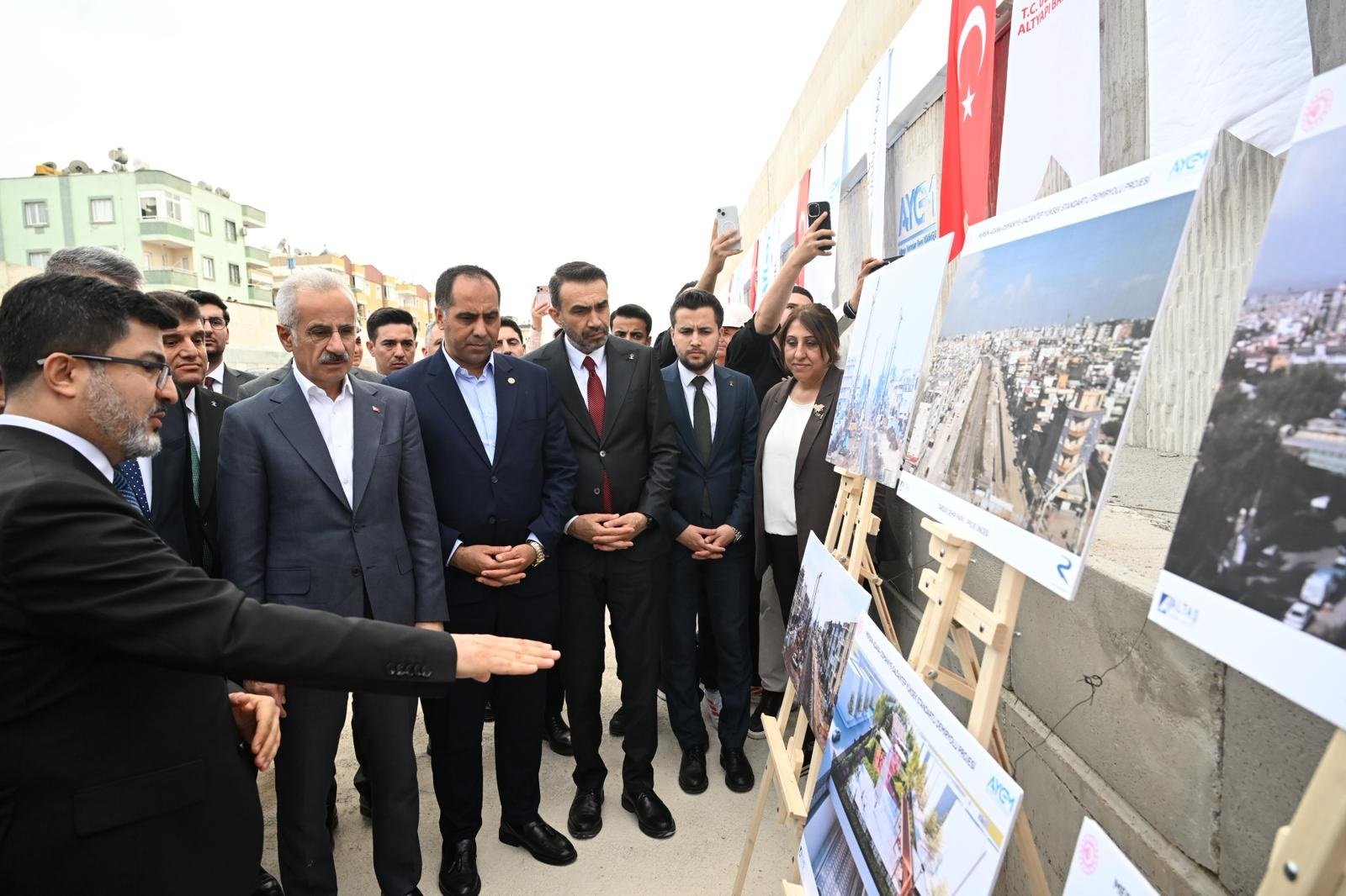 Ulaştırma ve Altyapı Bakanı Abdulkadir