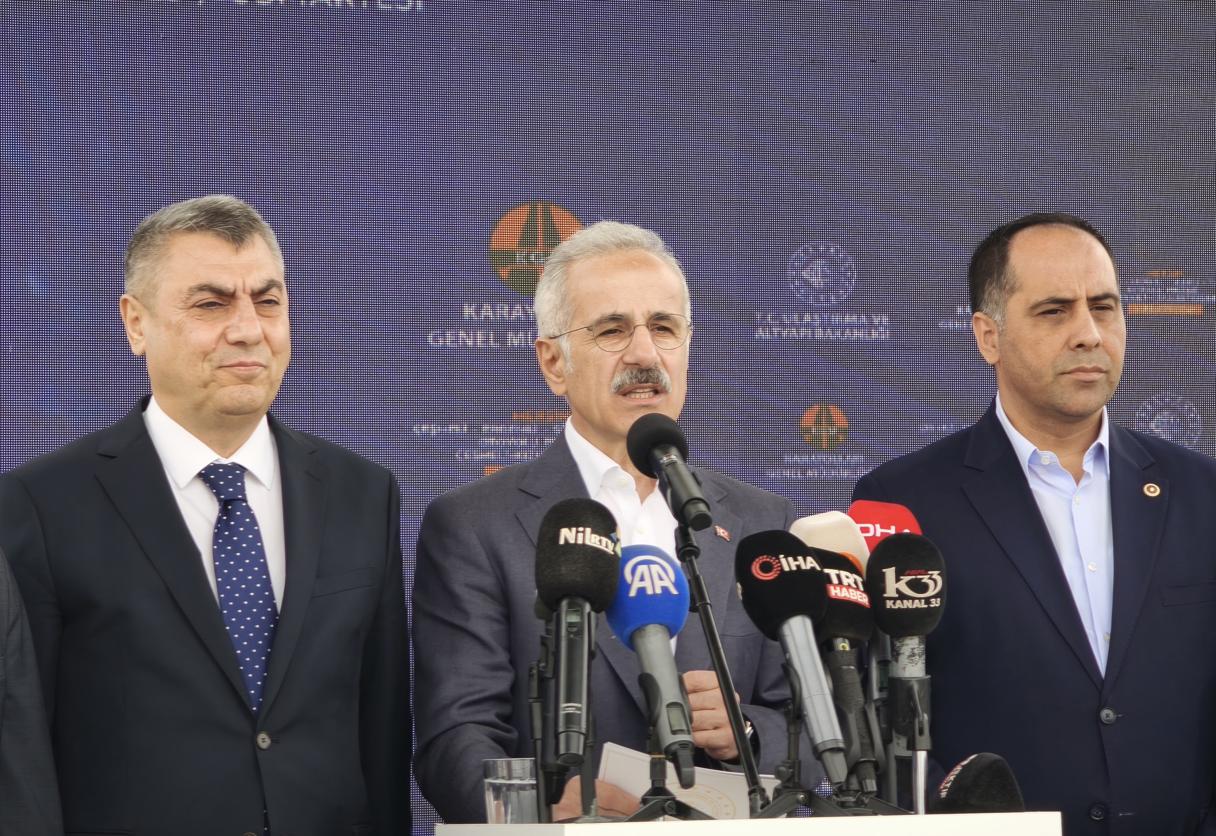 Ulaştırma ve Altyapı Bakanı Abdulkadir