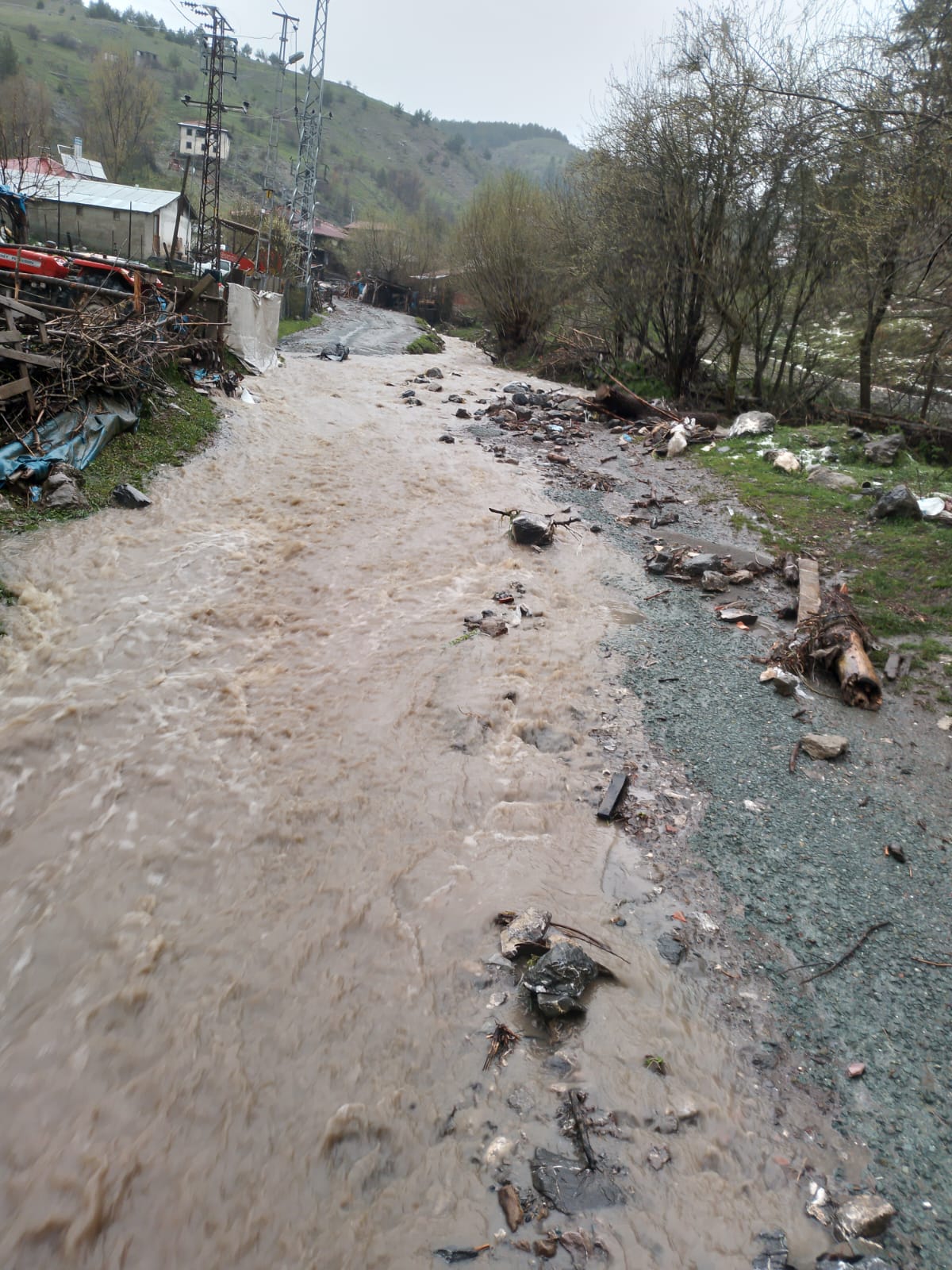 Kastamonu Tosya'da aniden bastıran