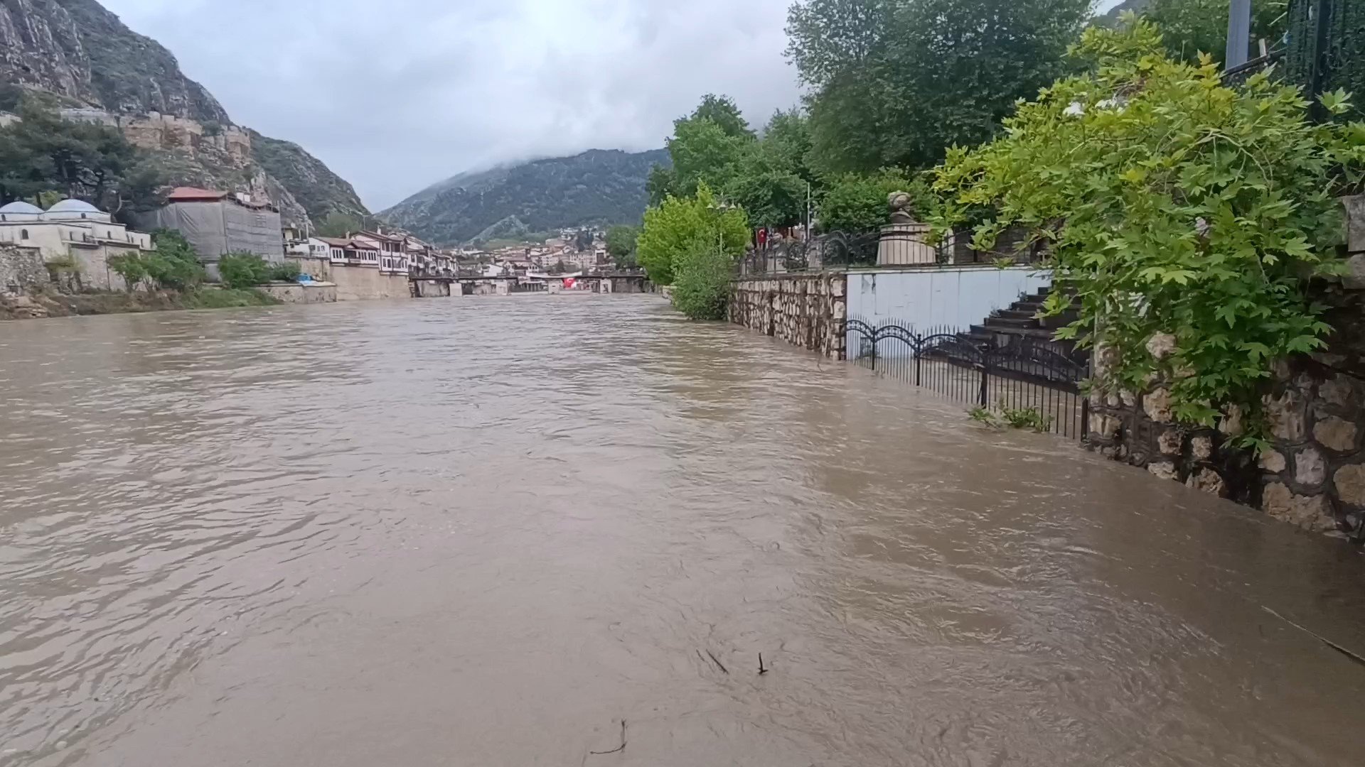 Amasya Valisi Önder Bakan, Almus