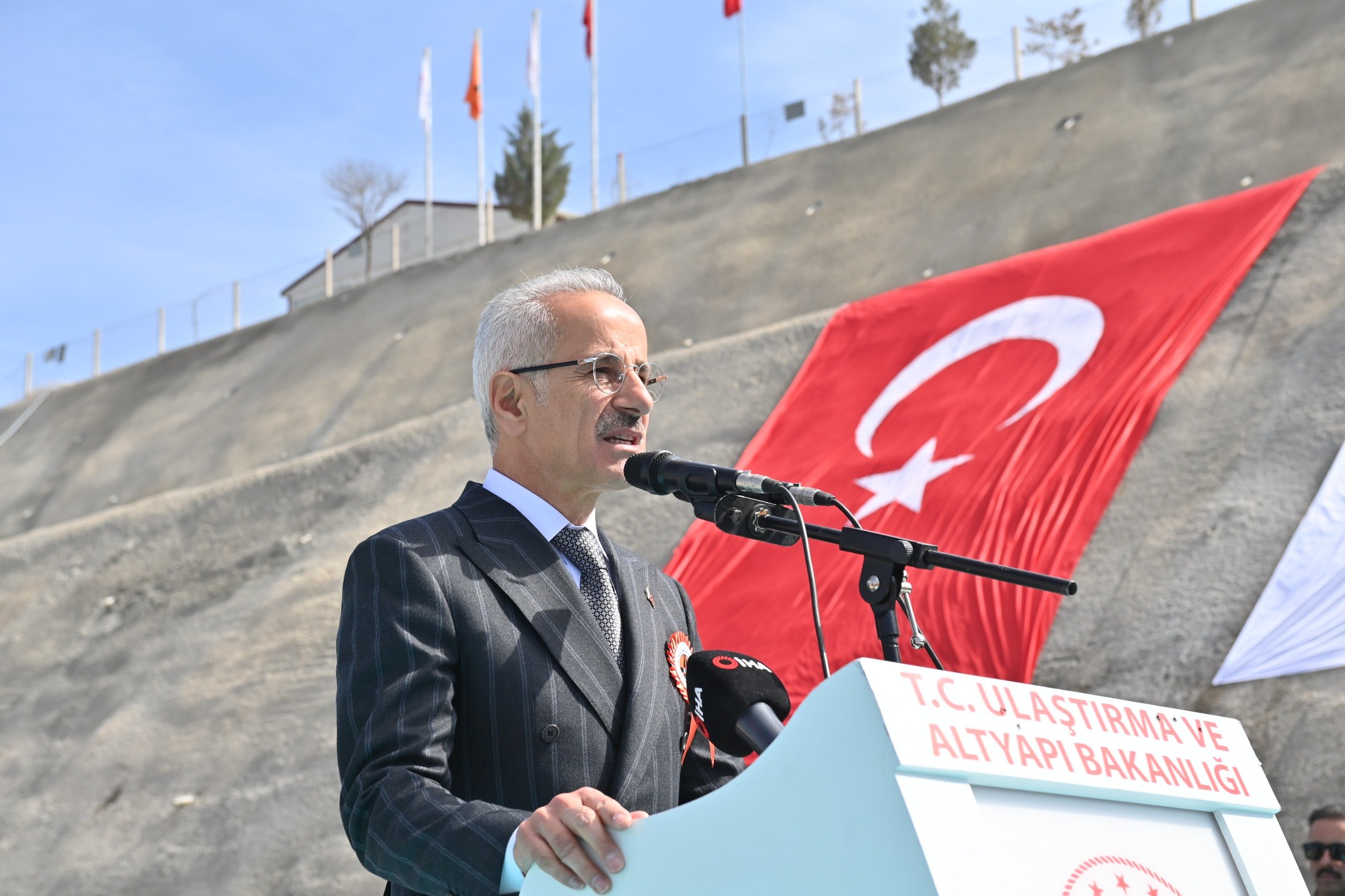 Ulaştırma ve Altyapı Bakanı Abdulkadir