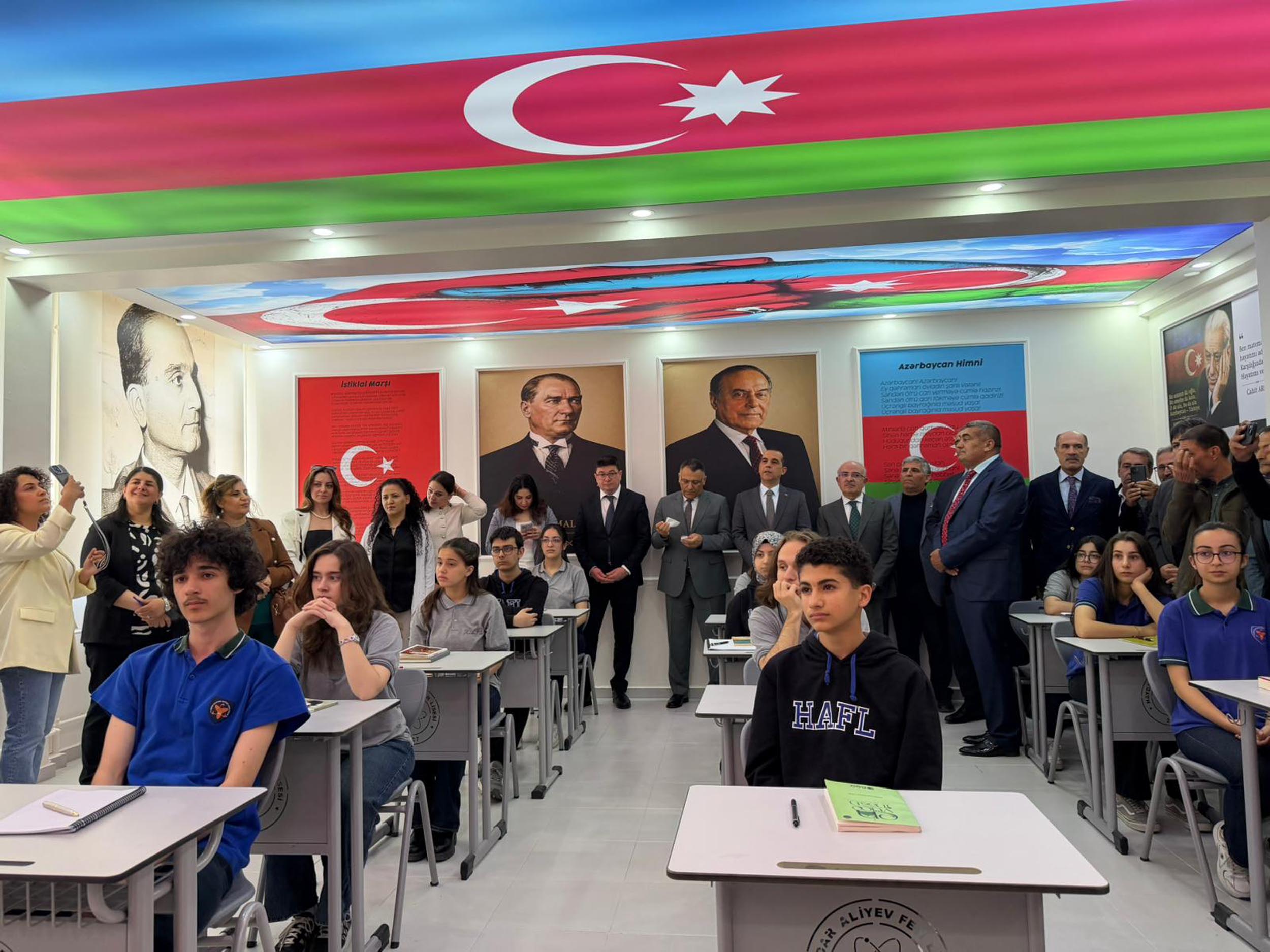 Haydar Aliyev'in 103. yıl dönümünde