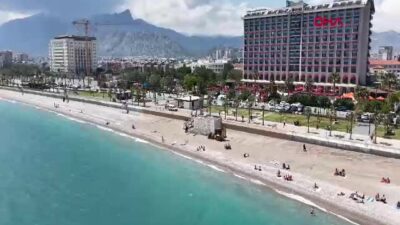 Antalya'nın dünyaca ünlü Konyaaltı Sahili'nde
