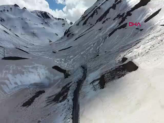 Van-Bahçesaray karayolunda 3 bin