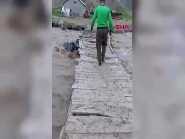 Van'ın Erciş ilçesinde sağanak
