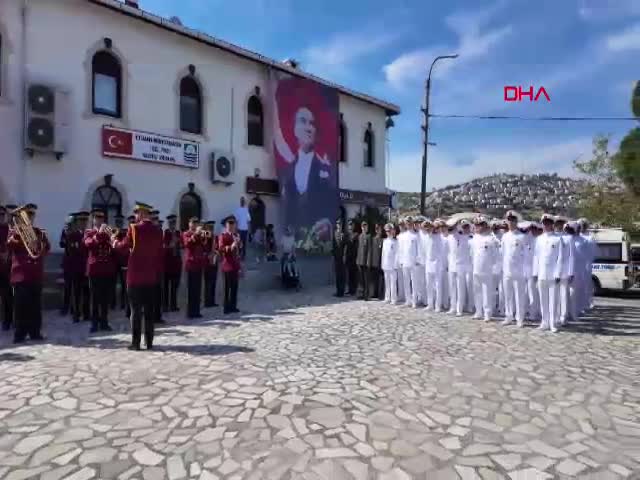 Foça'da 19 Mayıs Atatürk'ü
