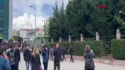 Ankara'da CHP Genel Merkezi önünde