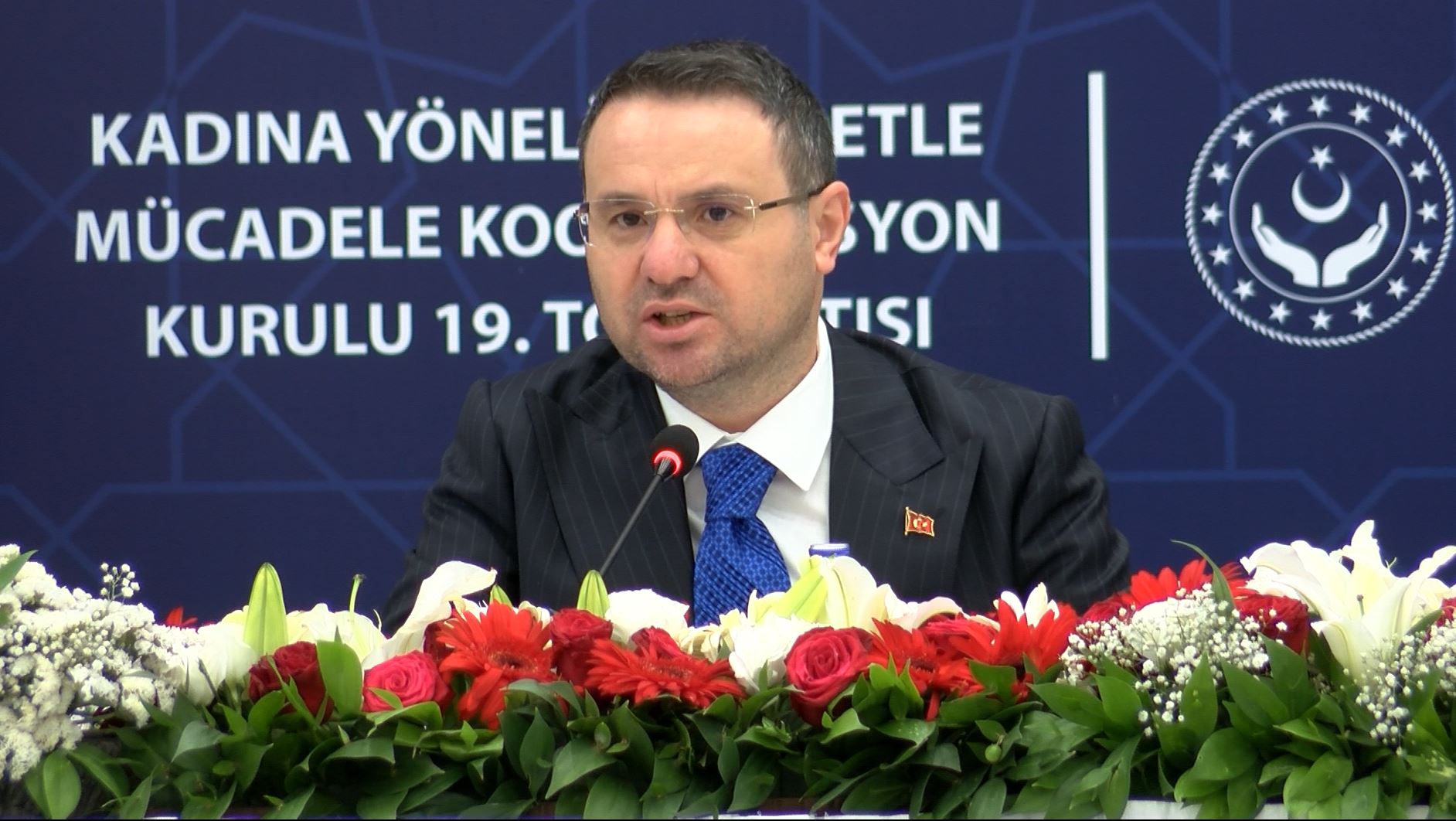 Adalet Bakanı Akın Gürlek, kadına