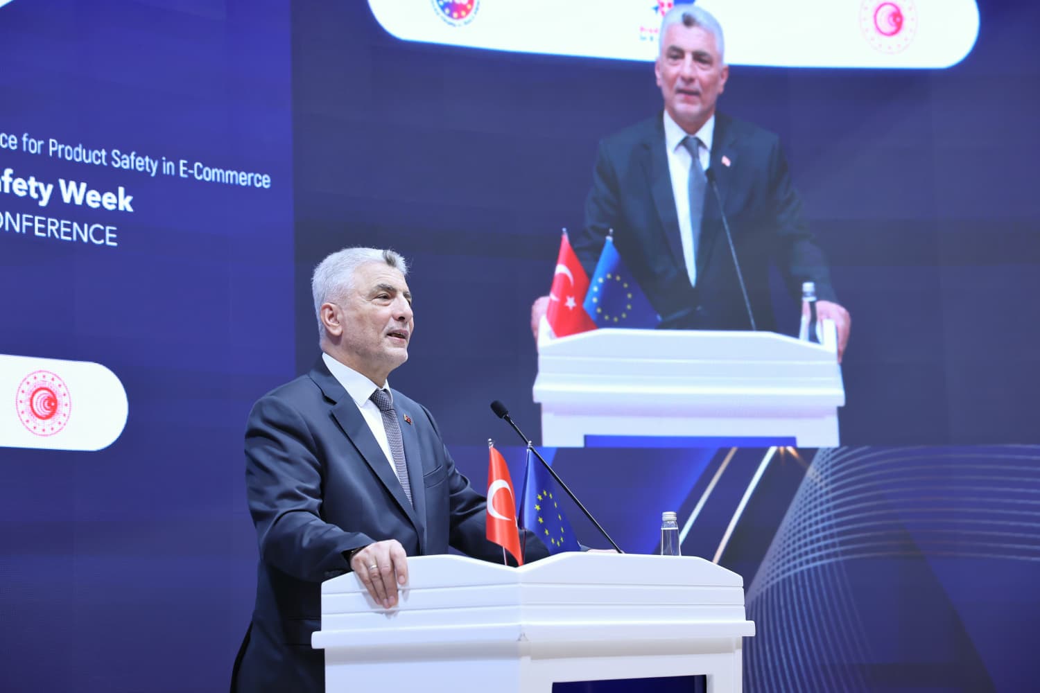 Ticaret Bakanı Ömer Bolat, laboratuvar