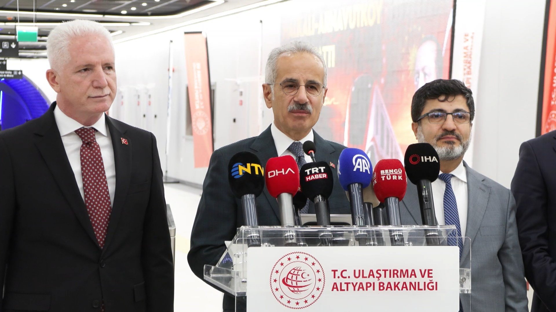 Ulaştırma ve Altyapı Bakanı Abdulkadir