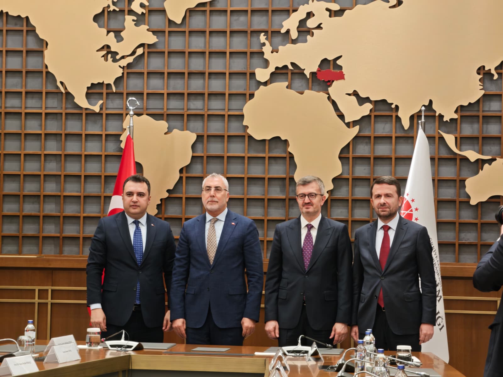 Çalışma Bakanı Vedat Işıkhan ve