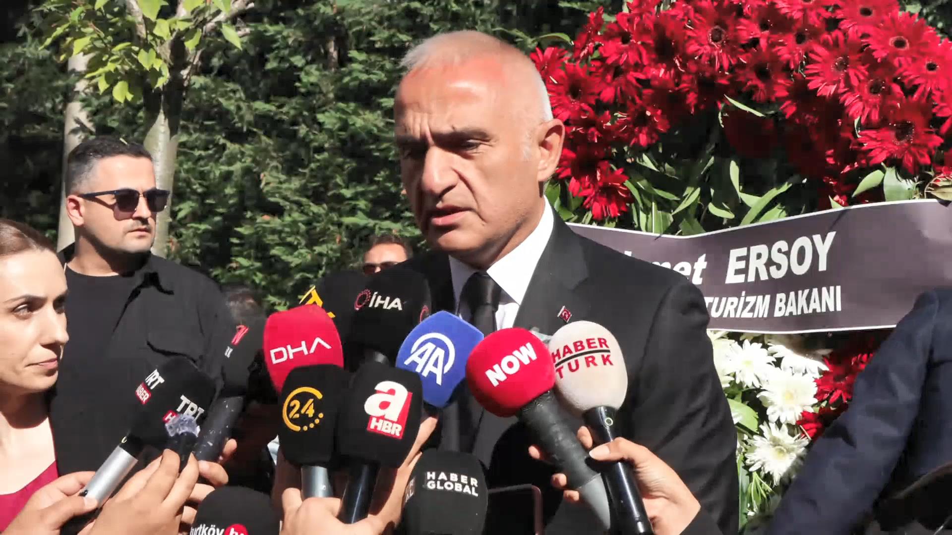 Sanatçı Kadir İnanır için düzenlenen