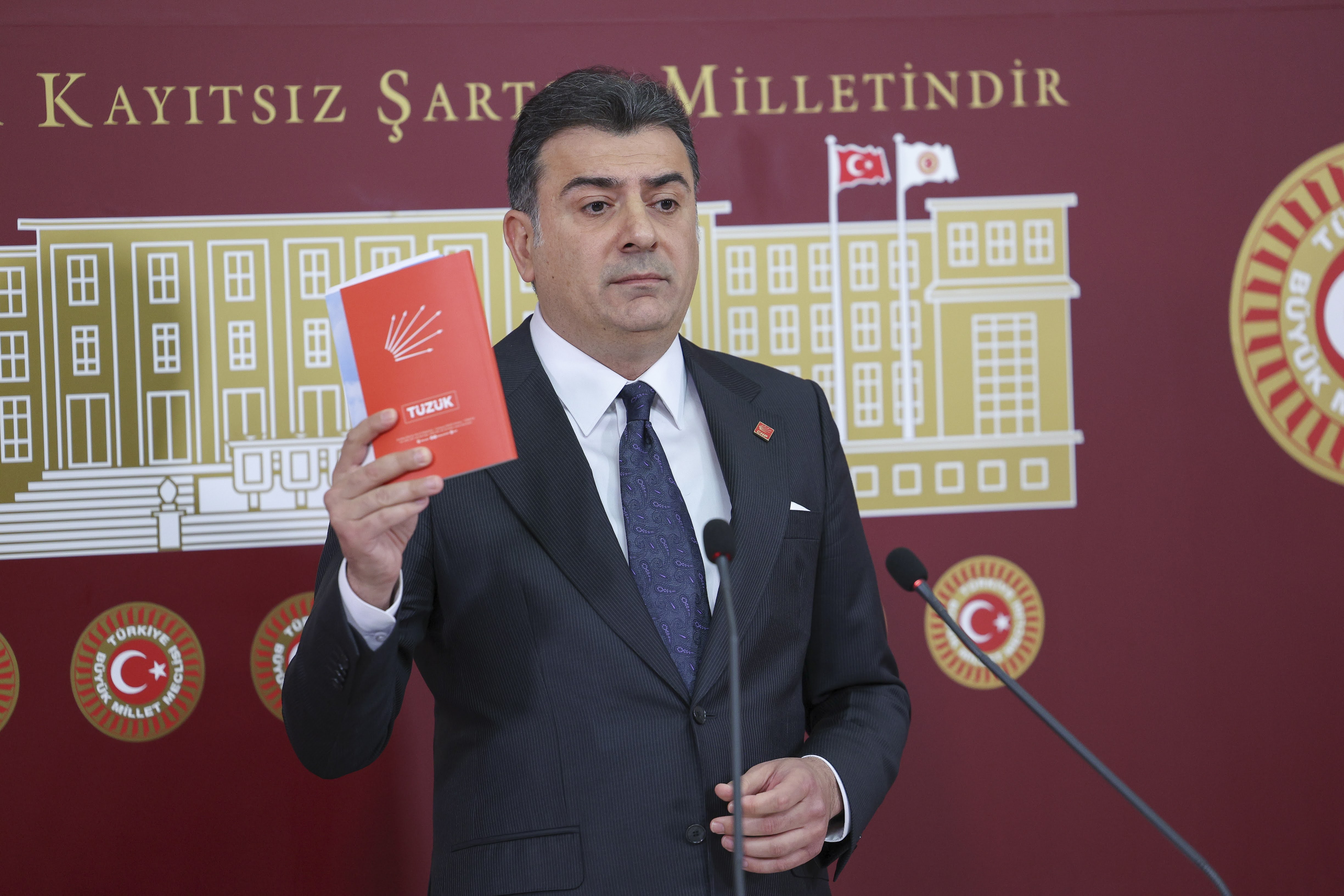 CHP İstanbul Milletvekili Zeynel Emre,