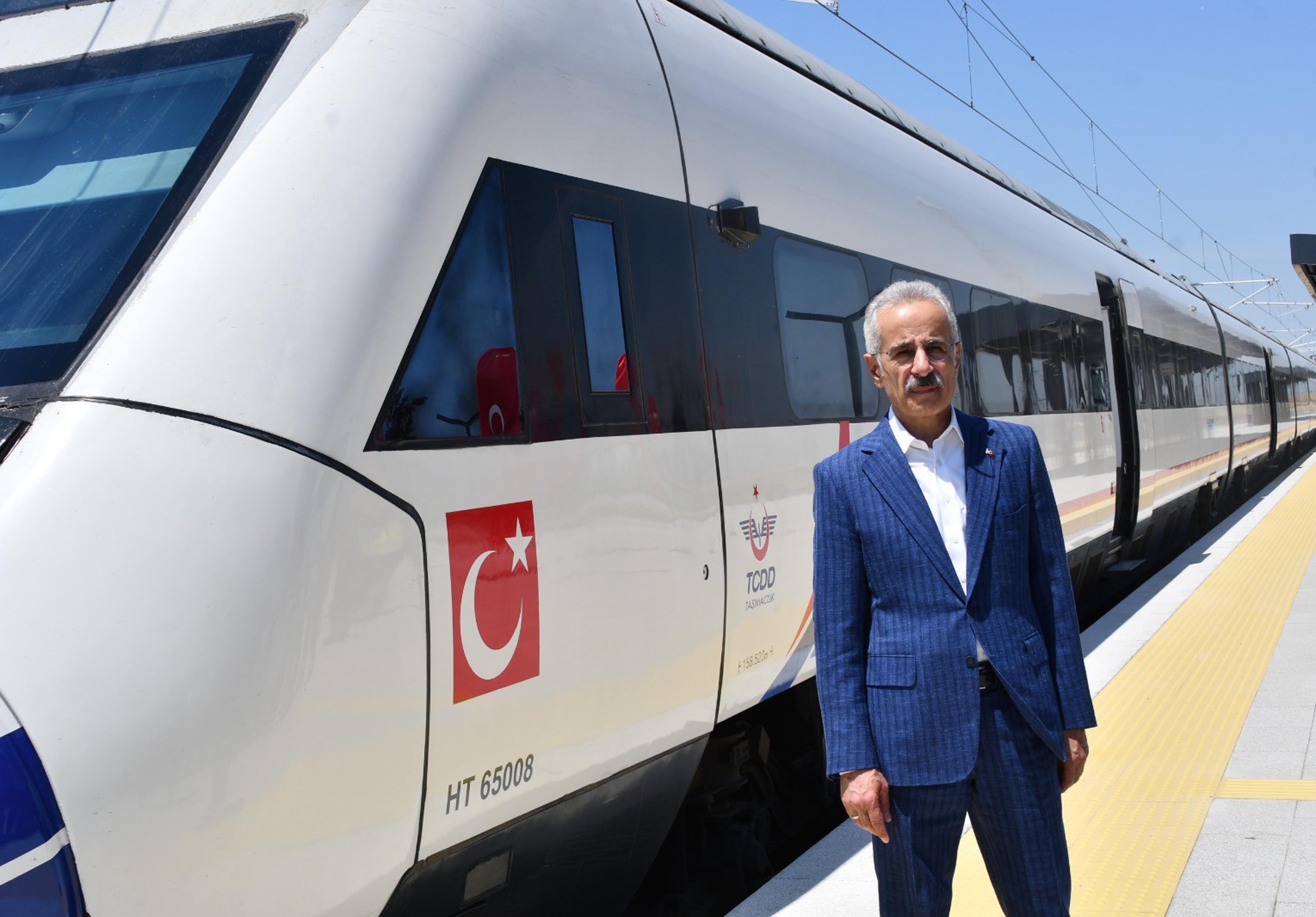 Bakan Uraloğlu’ndan Halkalı-Kapıkule Hızlı Tren Müjdesi: Bu Yıl Bitmeden İşletmeye Alıyoruz!