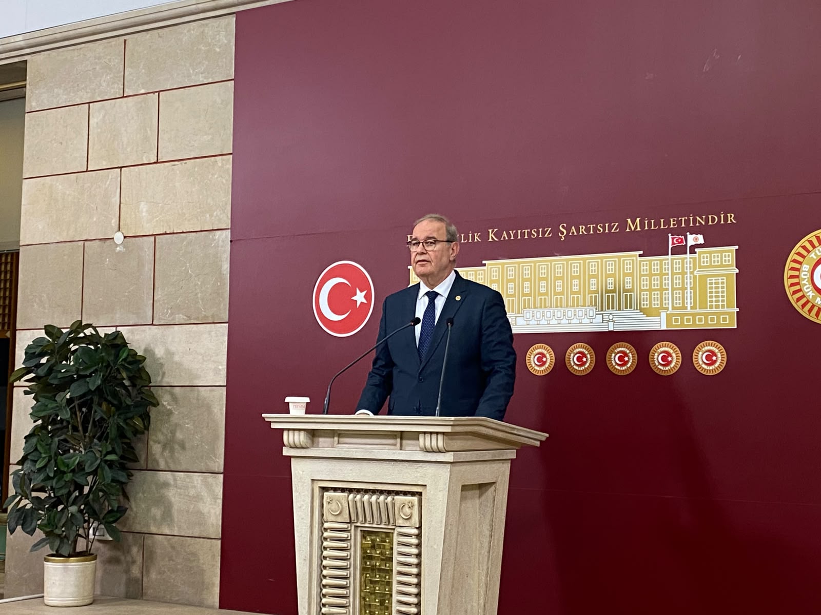 CHP'li Faik Öztrak, parti