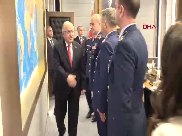Milli Savunma Bakanı Yaşar