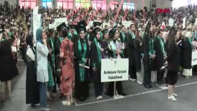 RTEÜ mezuniyet töreninde 54 yaşındaki
