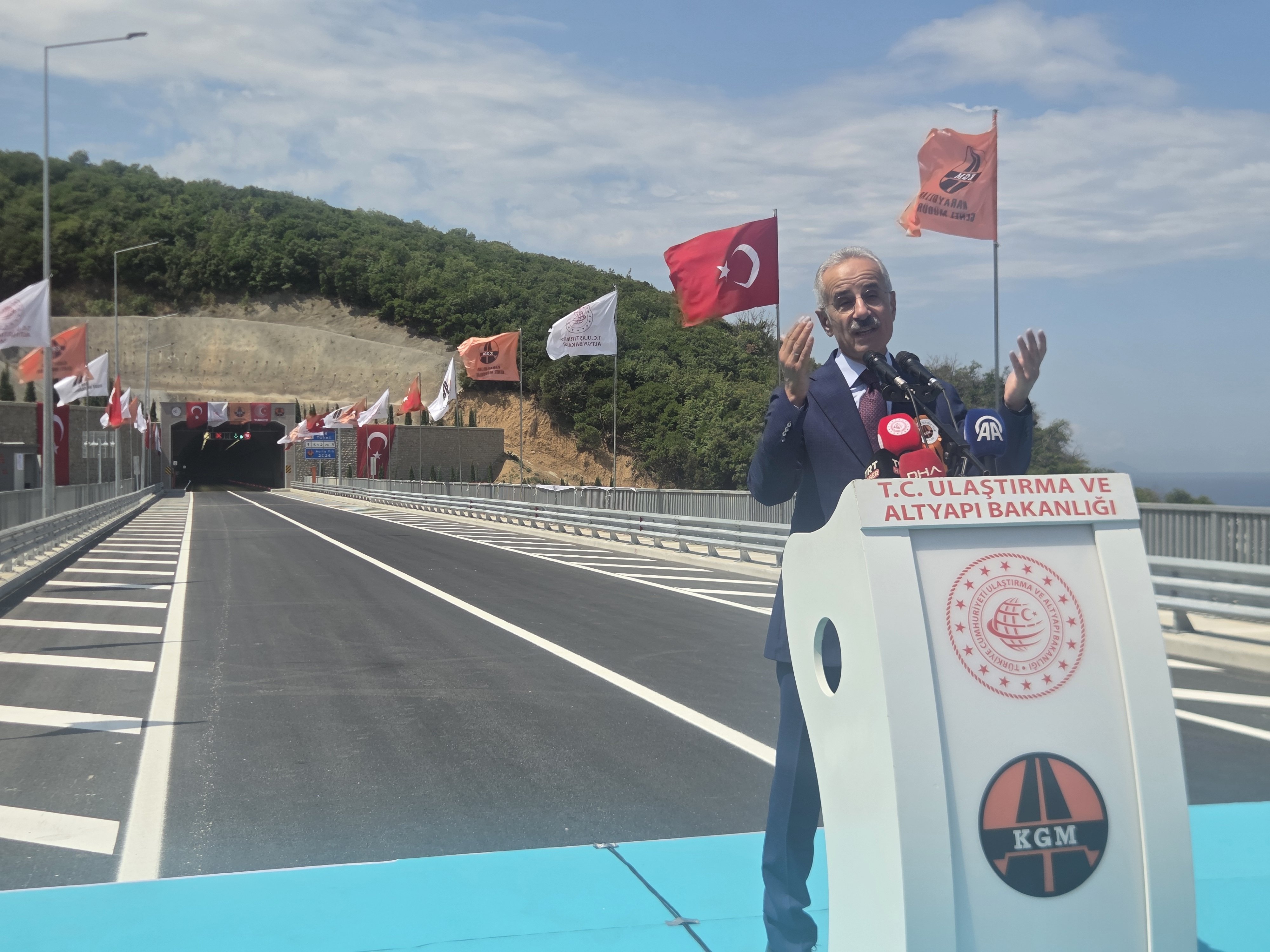 Ulaştırma ve Altyapı Bakanı Abdulkadir