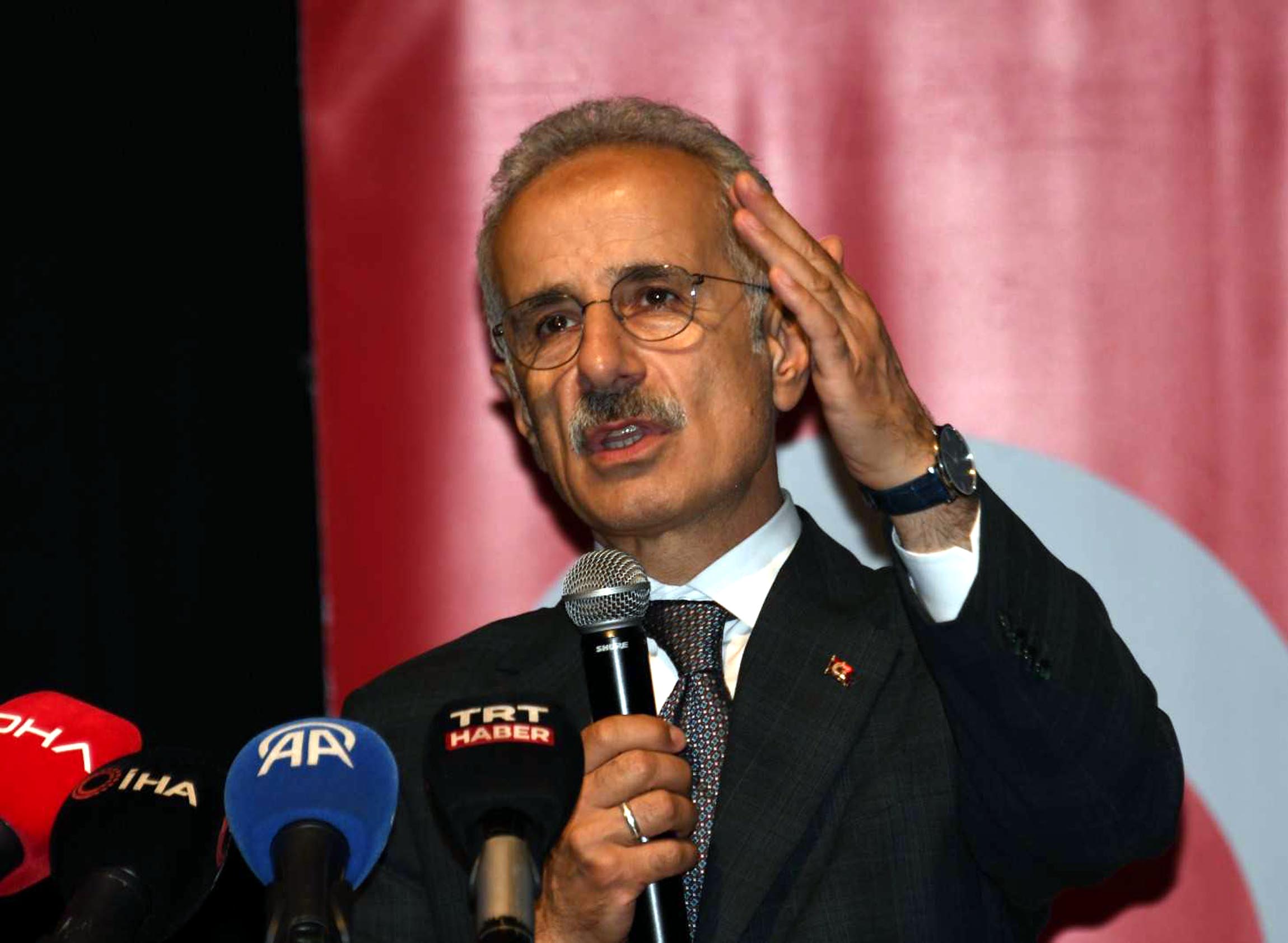 Ulaştırma ve Altyapı Bakanı Abdulkadir