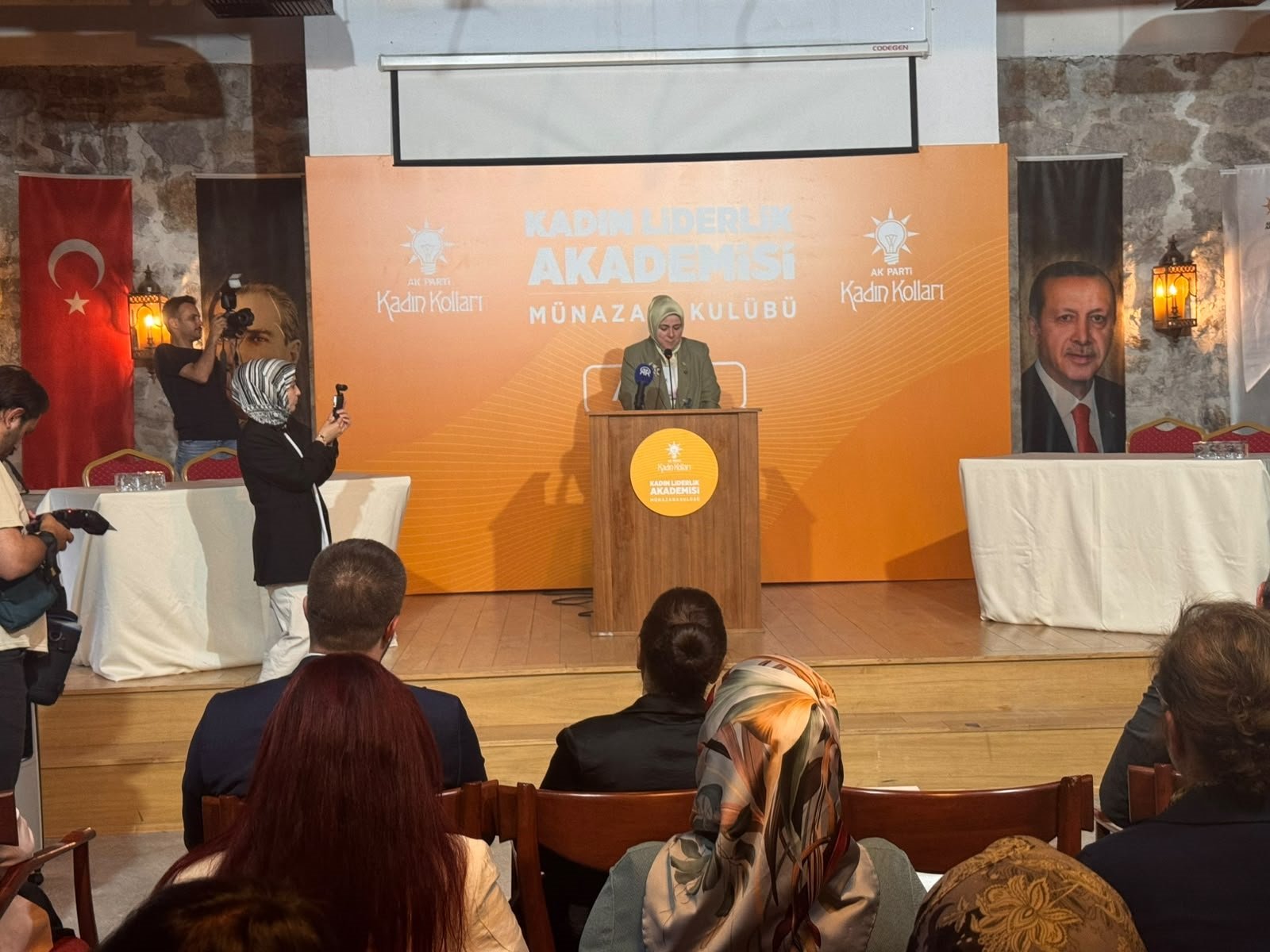 AK Parti Kadın Kolları Başkanı